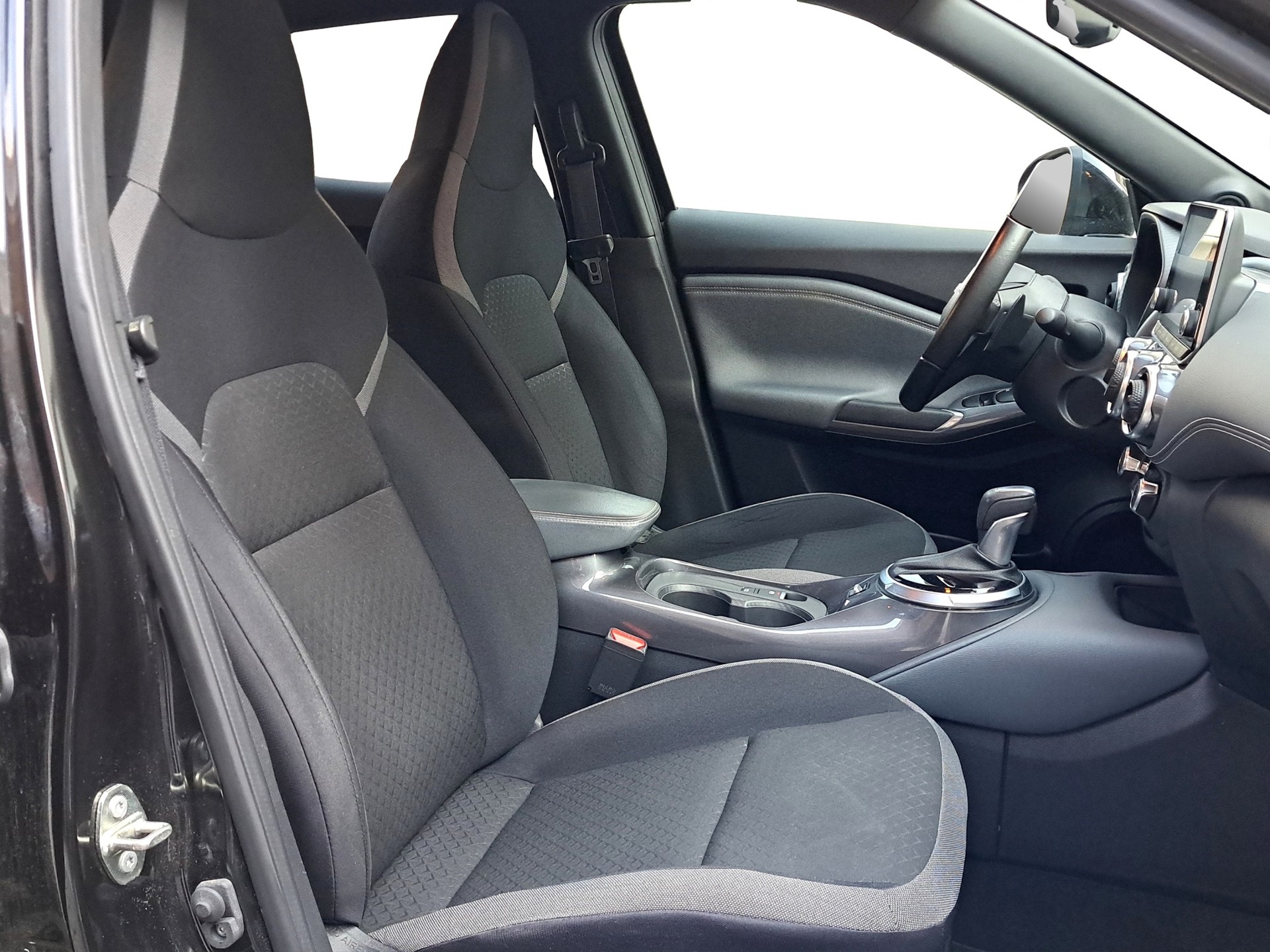 NISSAN Juke 1.0 DIG-T N-Connecta DCT-image-6