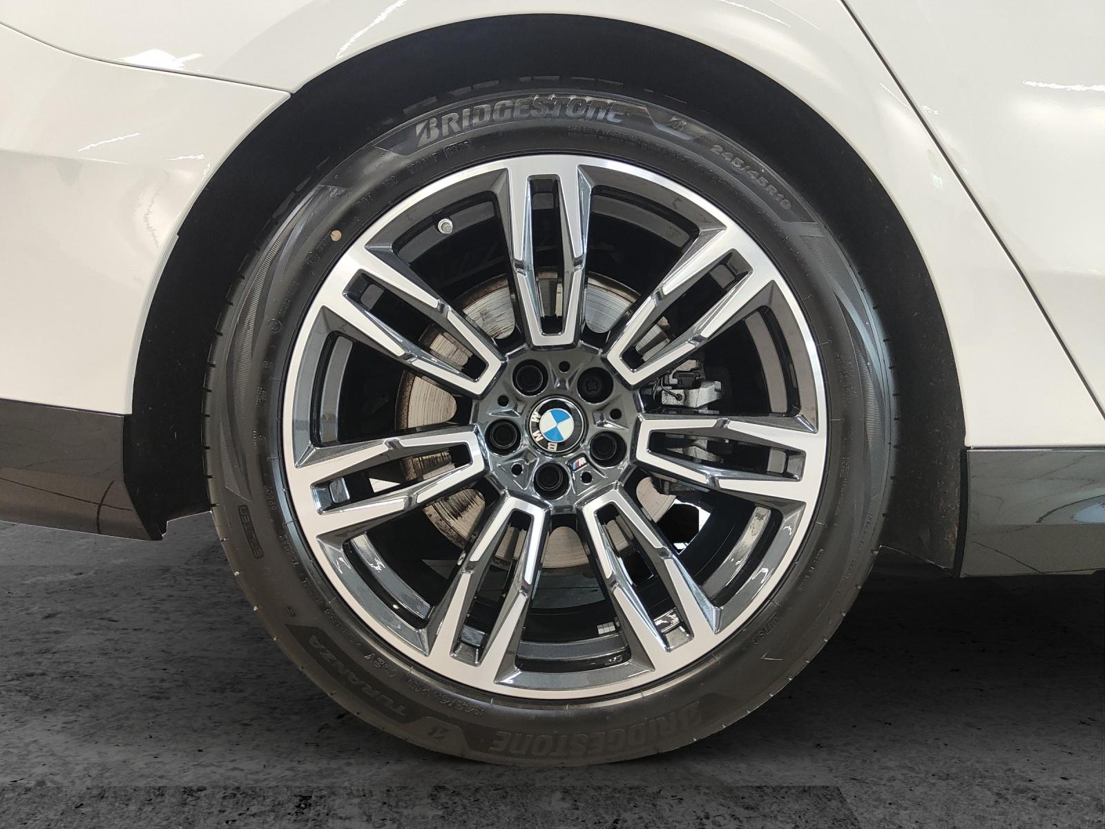 BMW 520d xDrive Touring-image-6