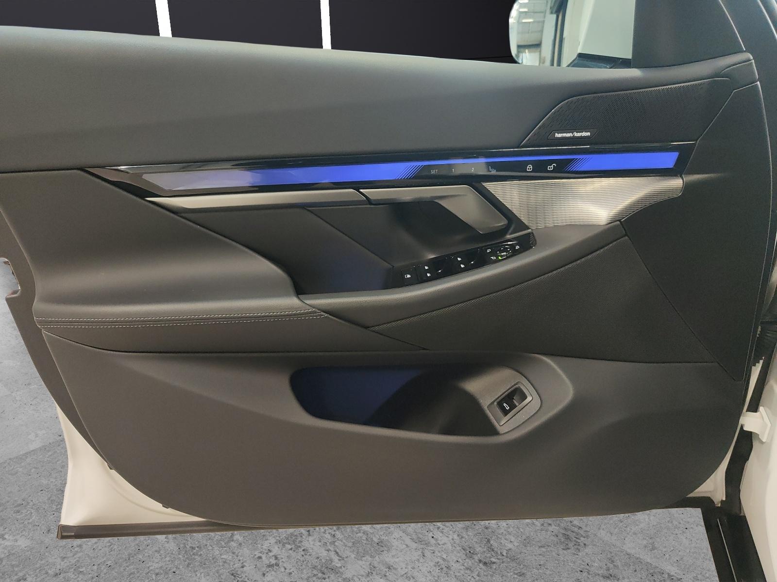 BMW 520d xDrive Touring-image-10