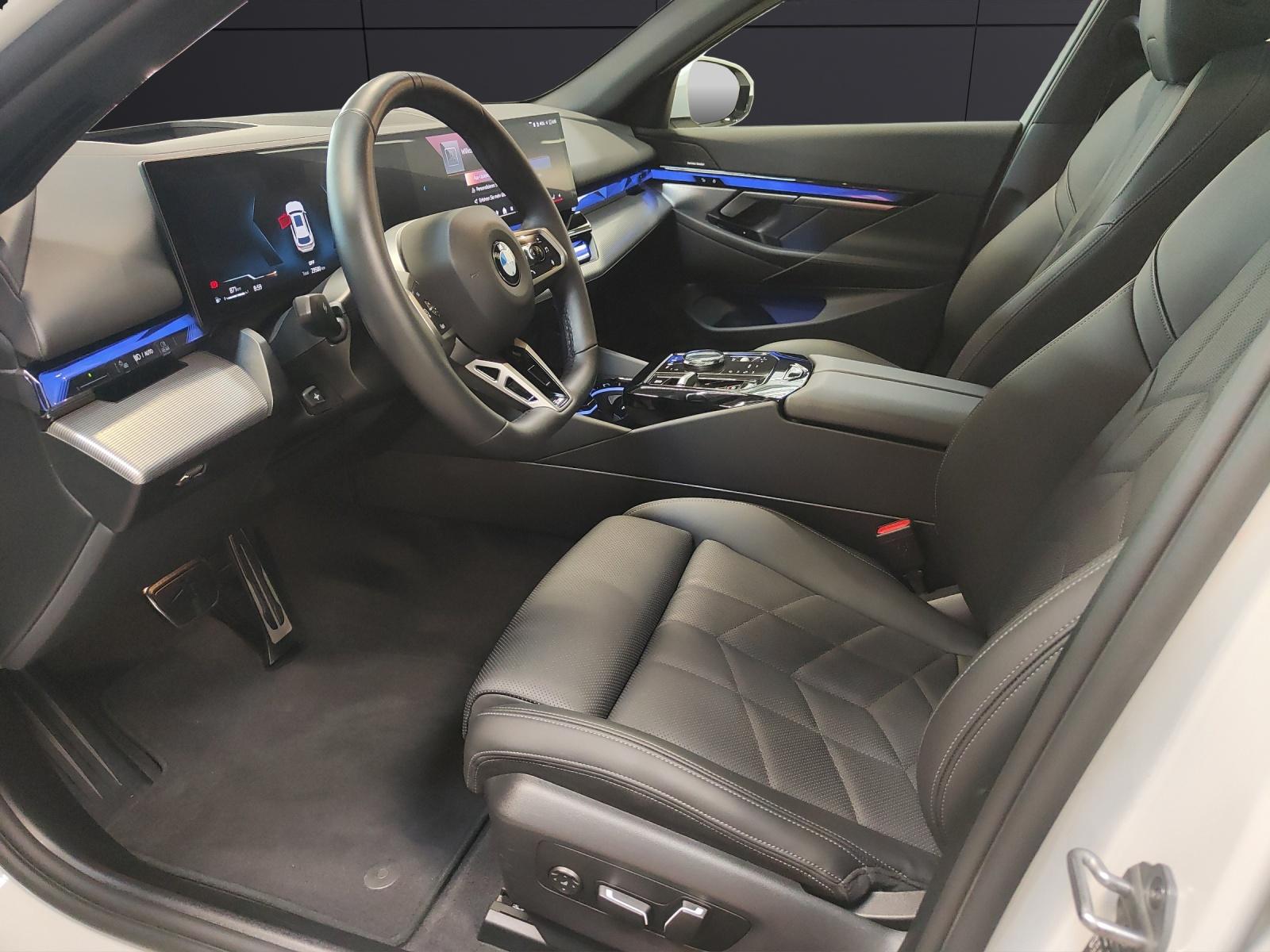 BMW 520d xDrive Touring-showroom-element-1