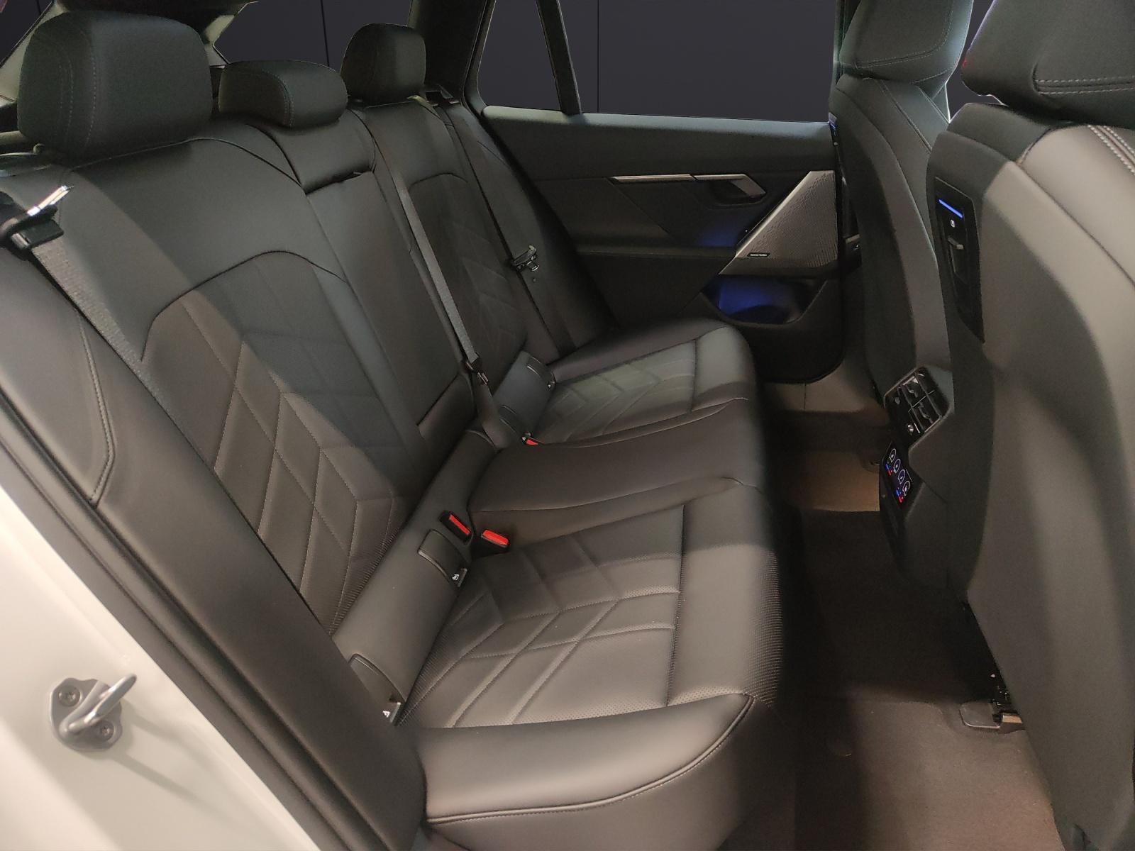 BMW 520d xDrive Touring-image-16