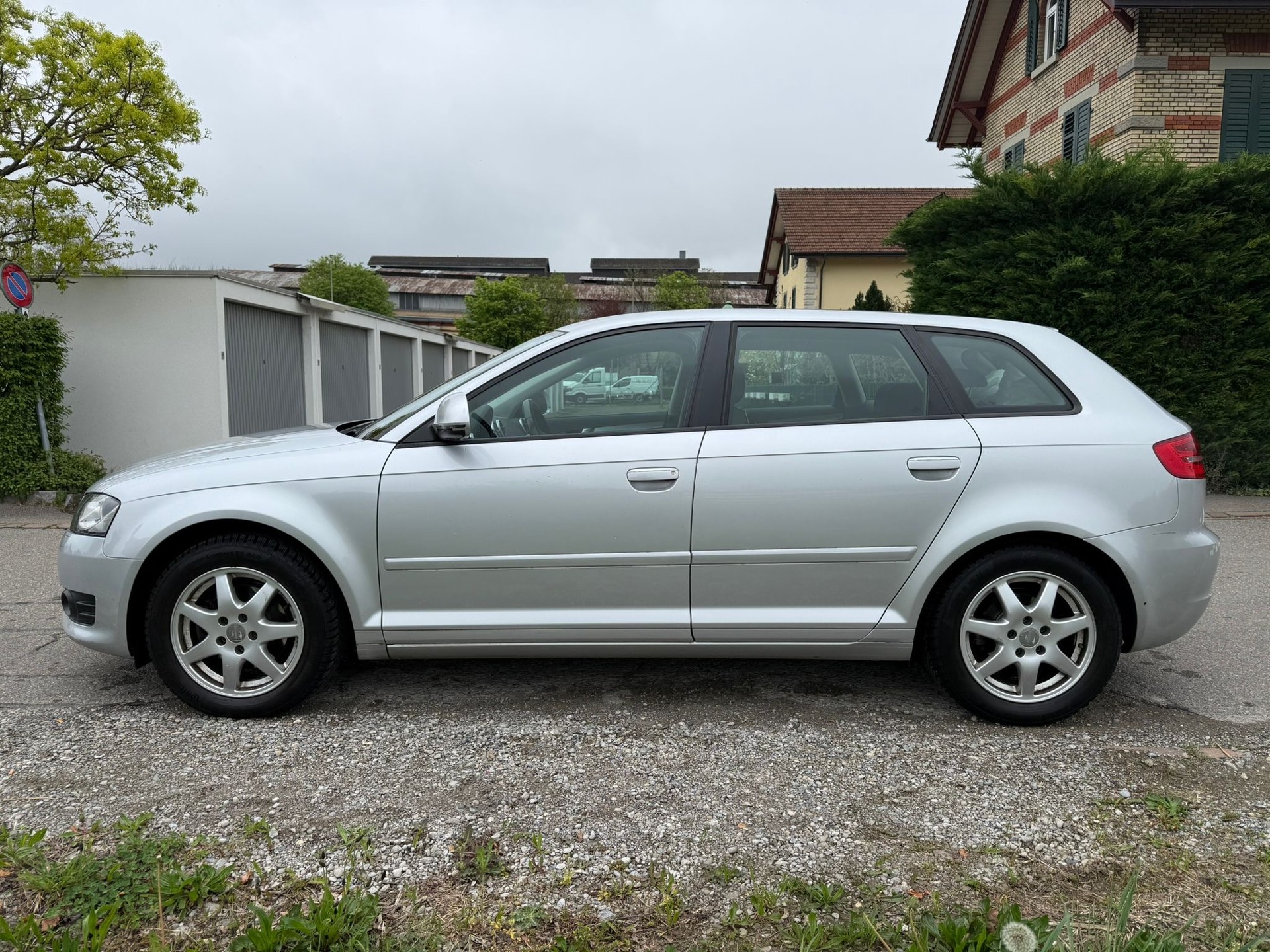 AUDI A3 Sportback 1.8 TFSI Attraction S-tronic-image-5