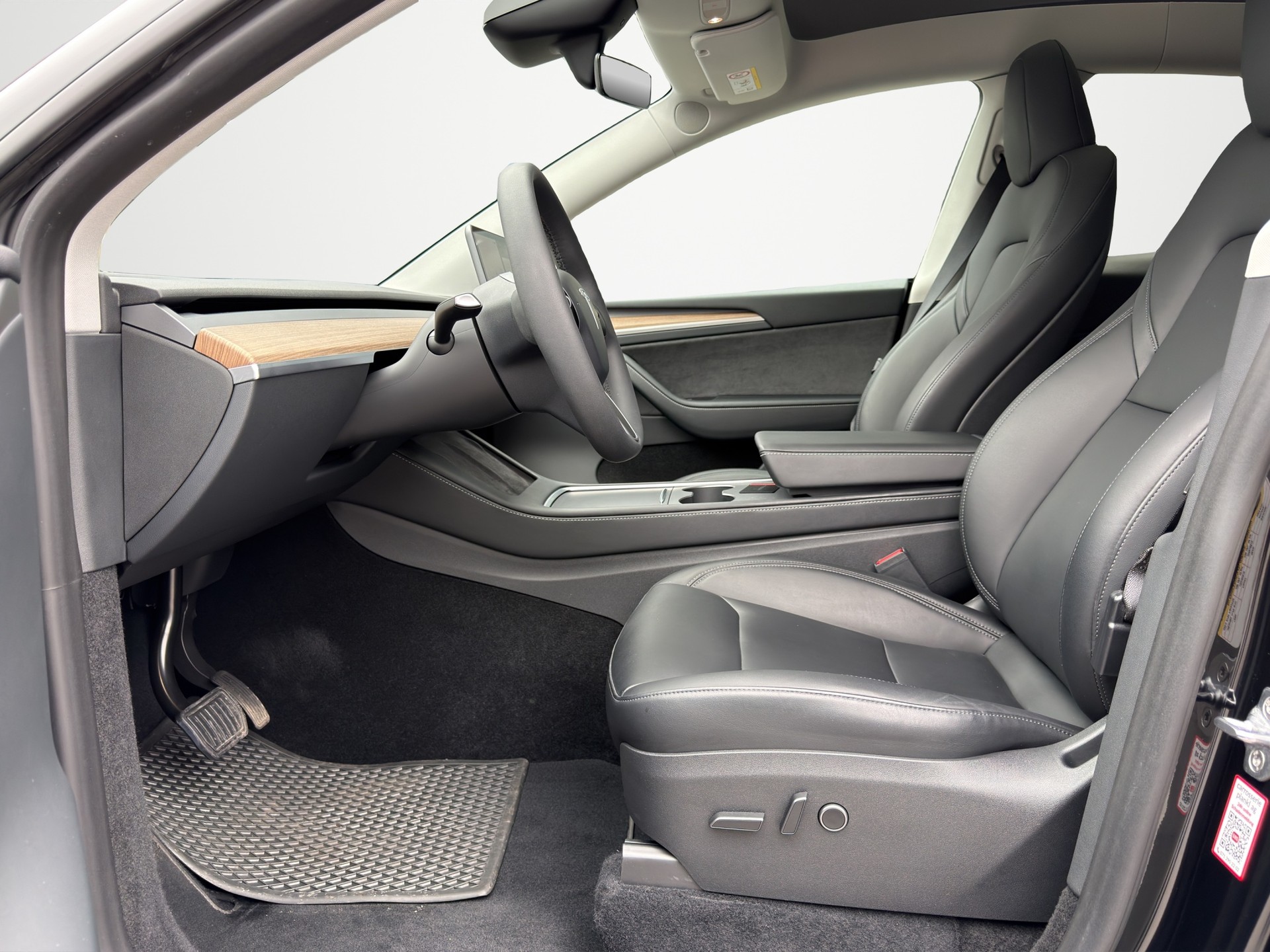 TESLA Model Y RWD-image-8
