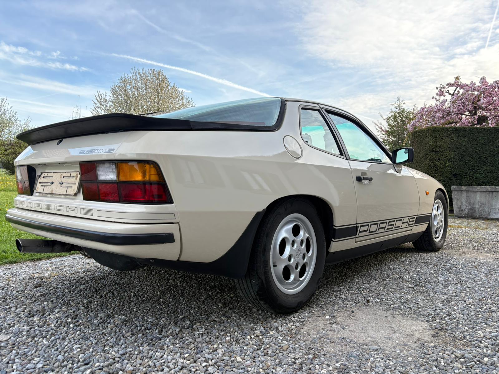 PORSCHE 924 S-image-1