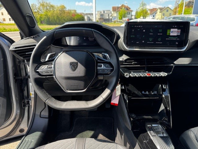 PEUGEOT 2008 1.2 PureTech Allure-image-5