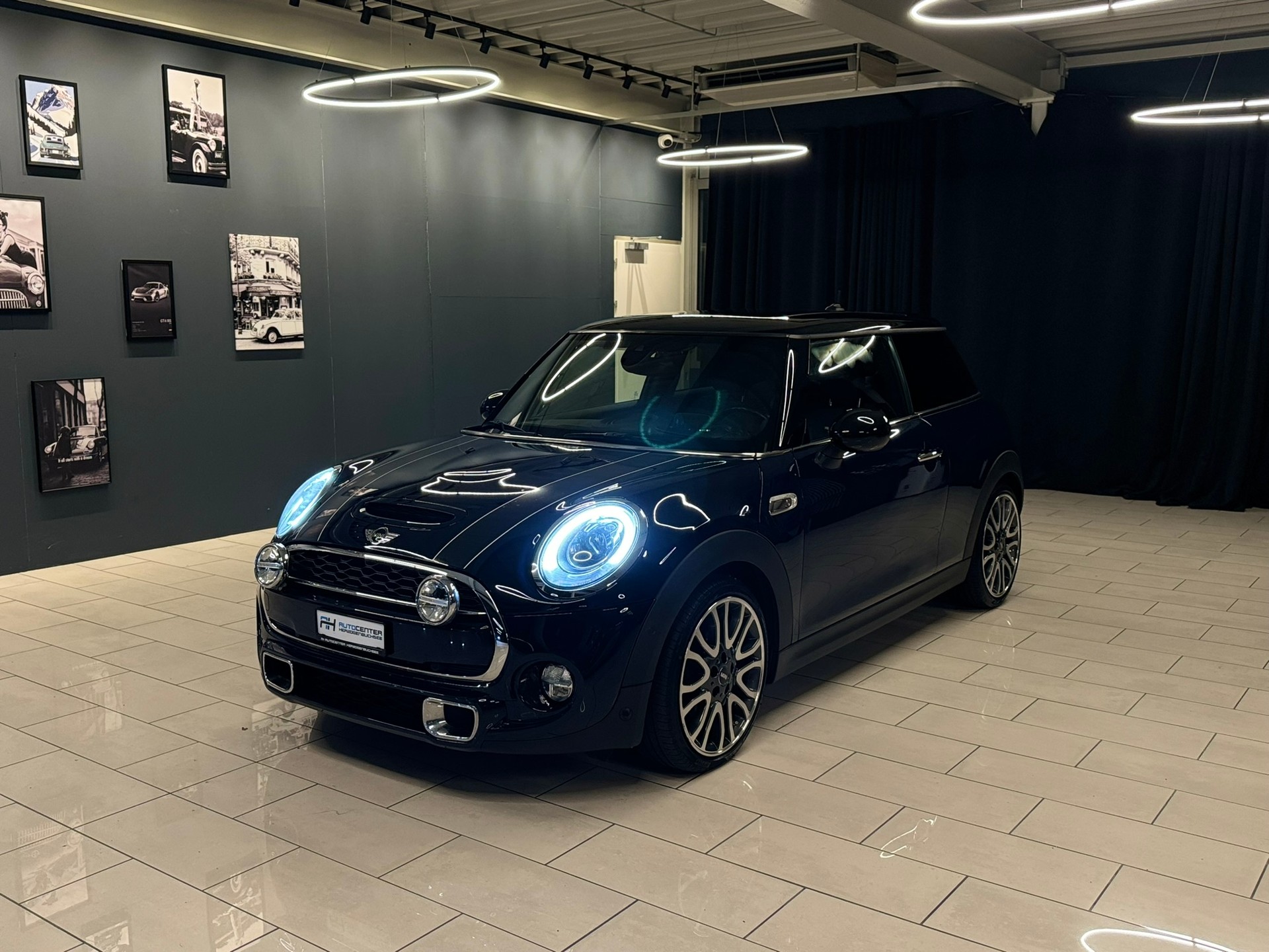 MINI Cooper S-showroom-element-2