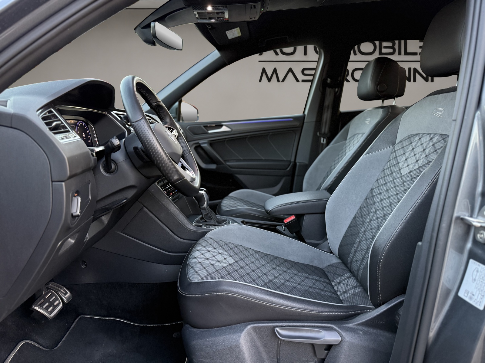 VW Tiguan Allspace 2.0 TDI SCR R-Line 4Motion DSG-image-8
