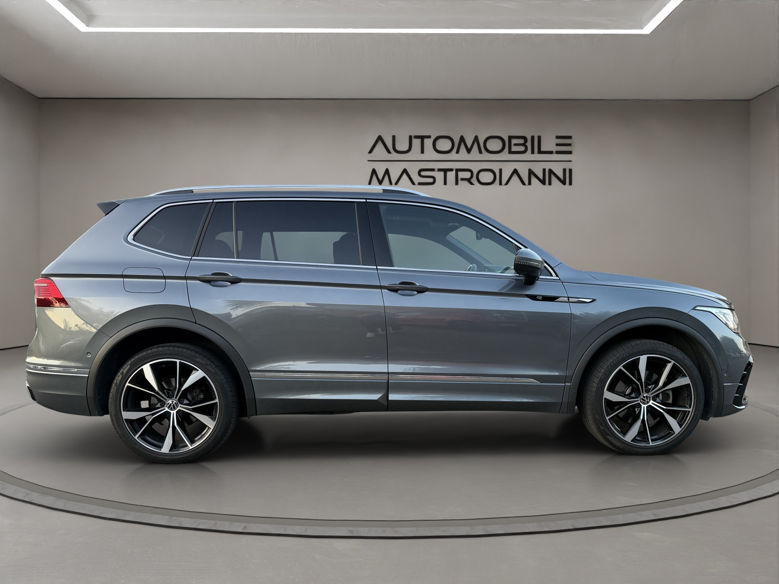 VW Tiguan Allspace 2.0 TDI SCR R-Line 4Motion DSG-image-7