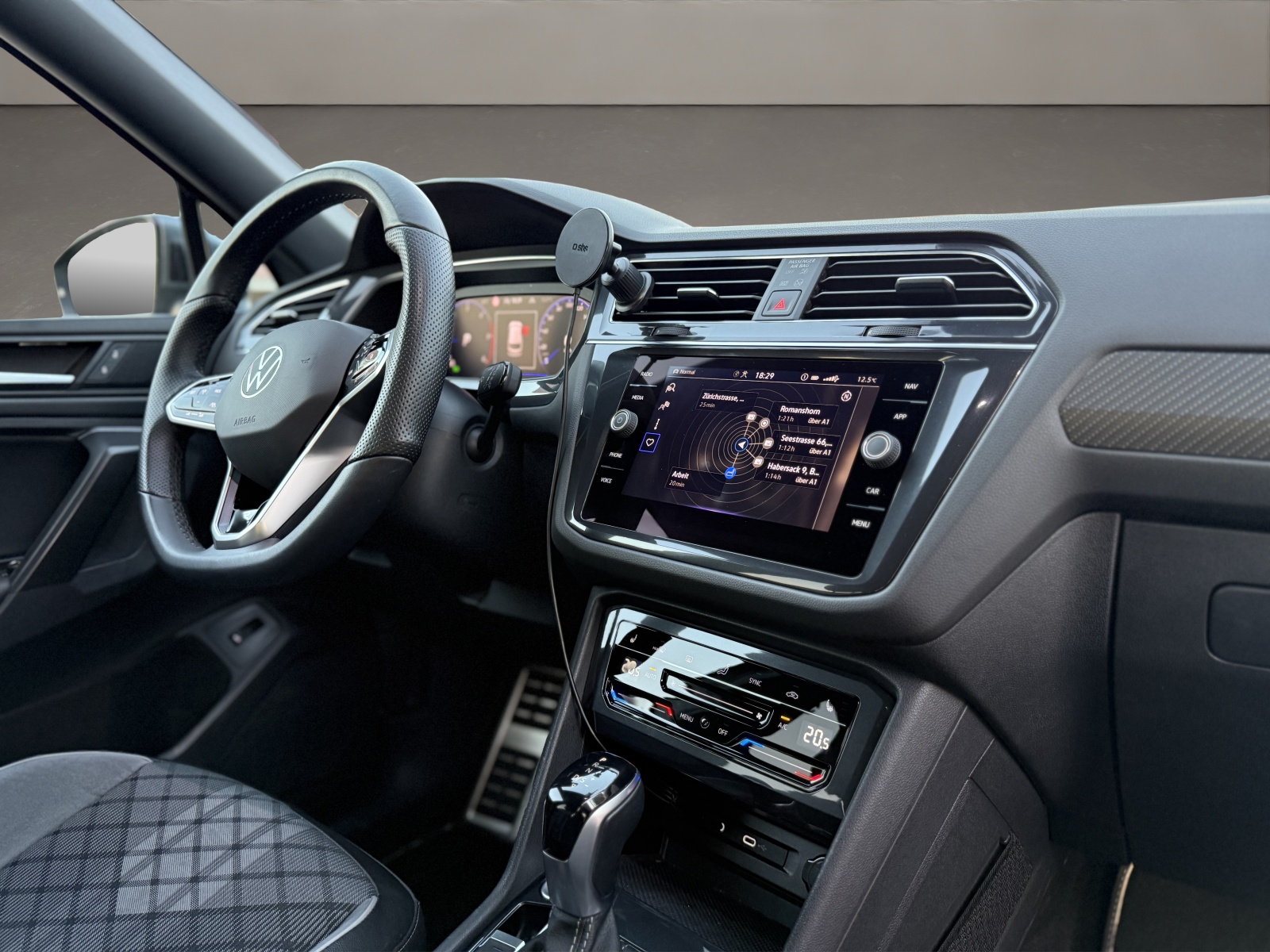 VW Tiguan Allspace 2.0 TDI SCR R-Line 4Motion DSG-image-11