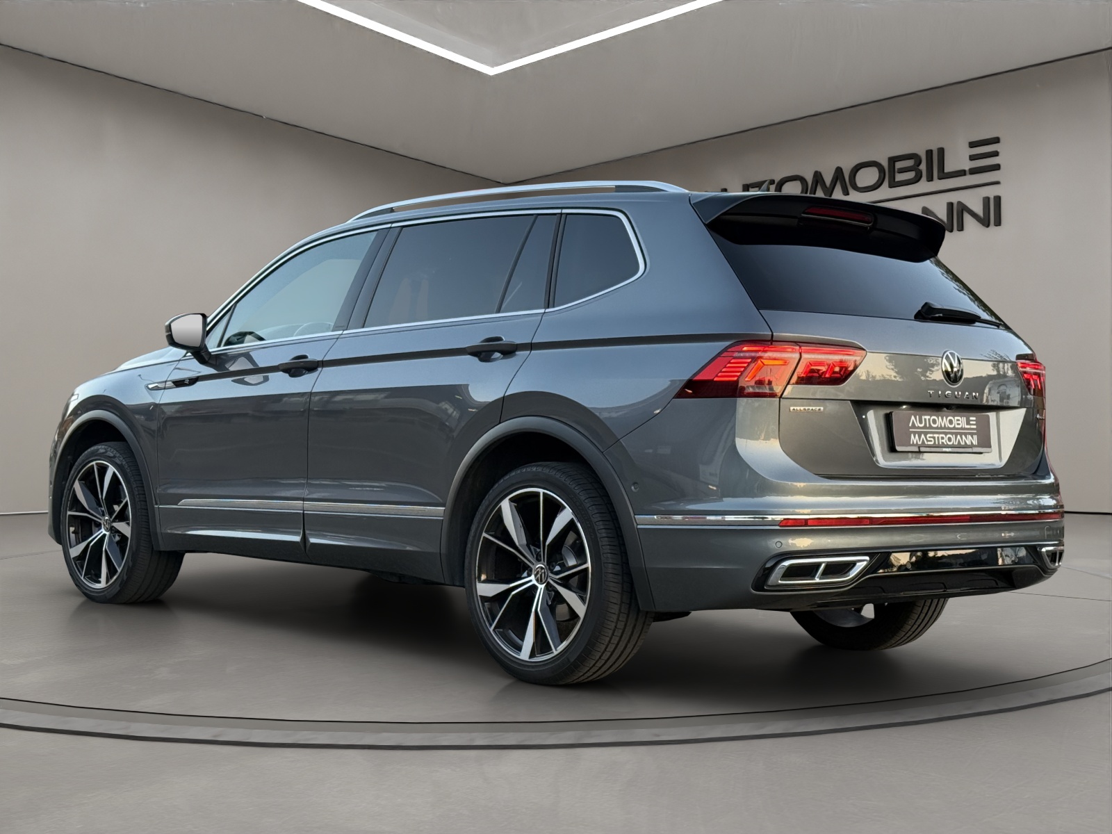 VW Tiguan Allspace 2.0 TDI SCR R-Line 4Motion DSG-image-4