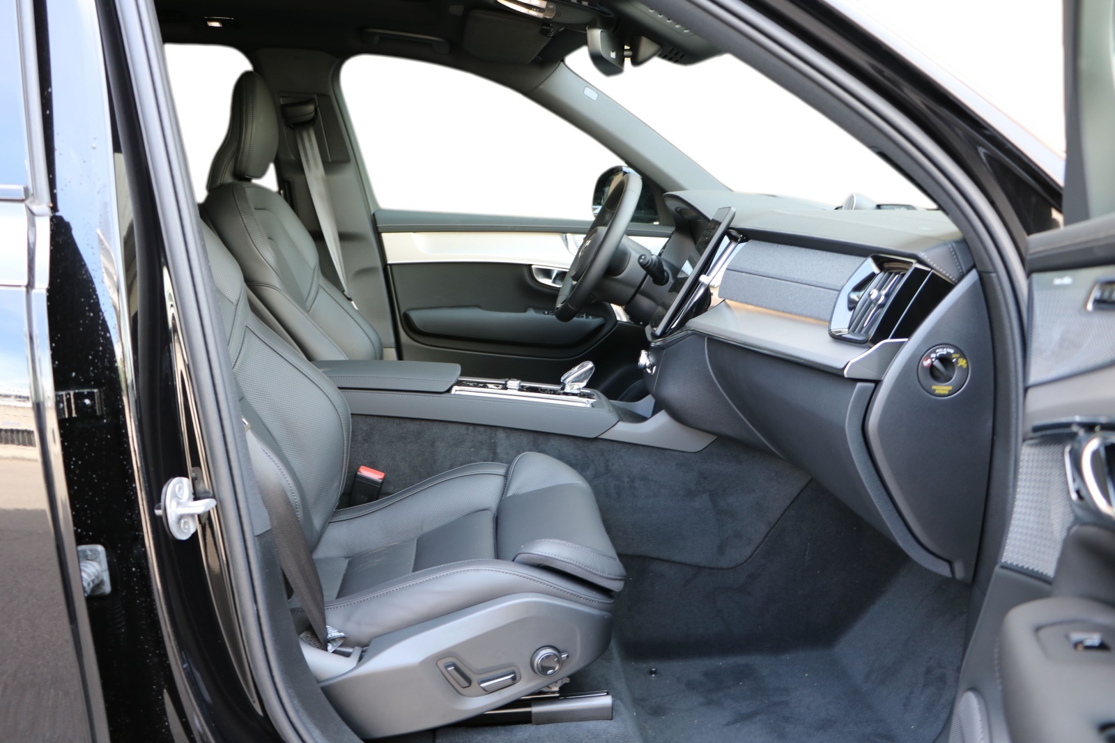 VOLVO XC90 T8 AWD PluginHybrid Dark Edition Geartronic-image-18