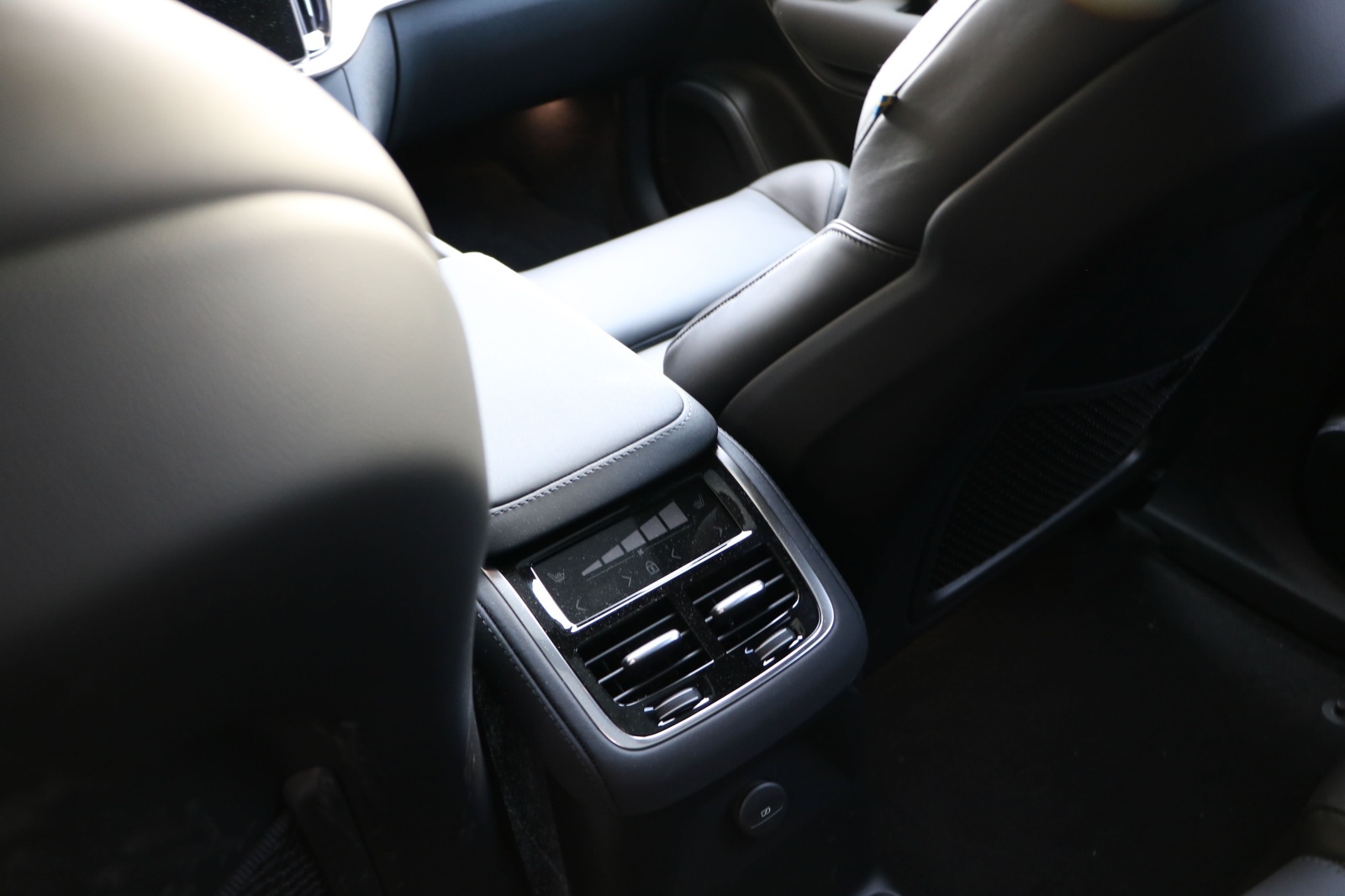 VOLVO XC90 T8 AWD PluginHybrid Dark Edition Geartronic-image-15