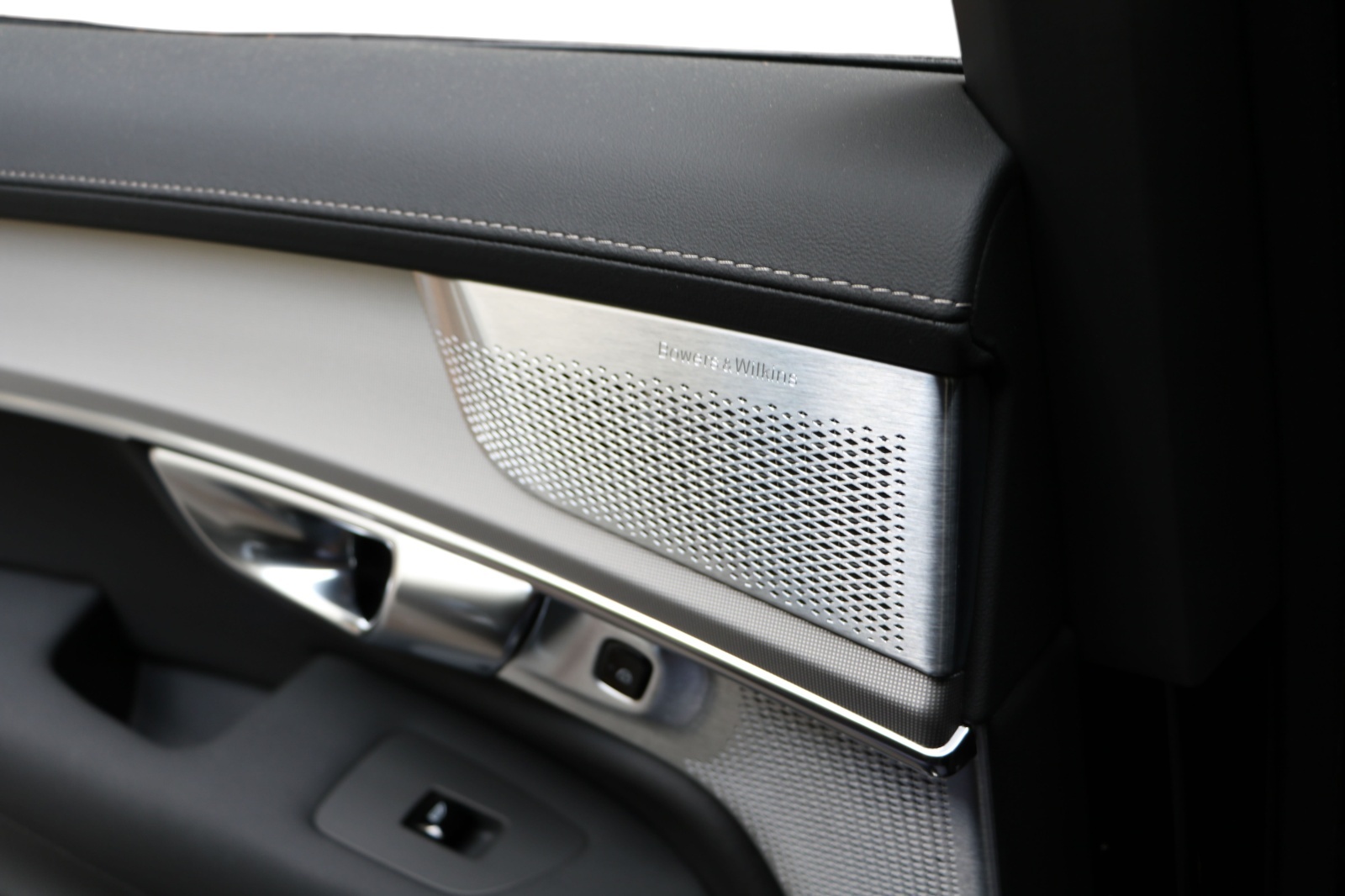 VOLVO XC90 T8 AWD PluginHybrid Dark Edition Geartronic-image-24