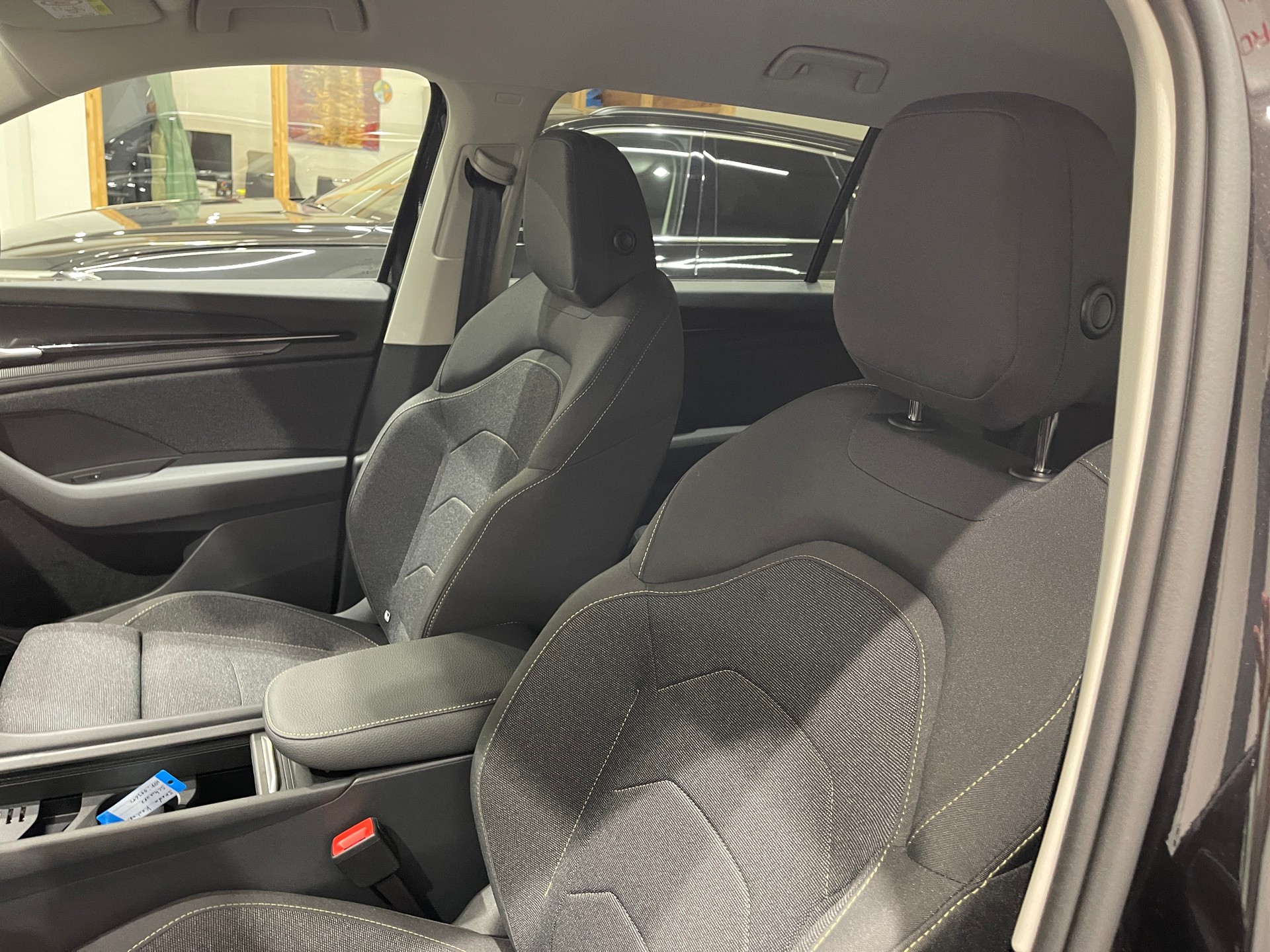 SKODA Kodiaq 1.5 TSI mHEV Selection *7PLATZ*-image-8