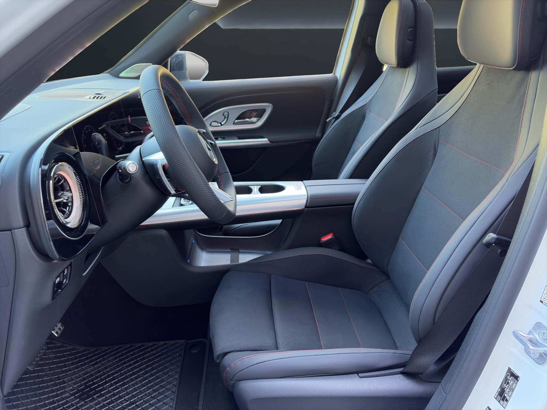 MERCEDES-BENZ GLB 350 4matic-image-6