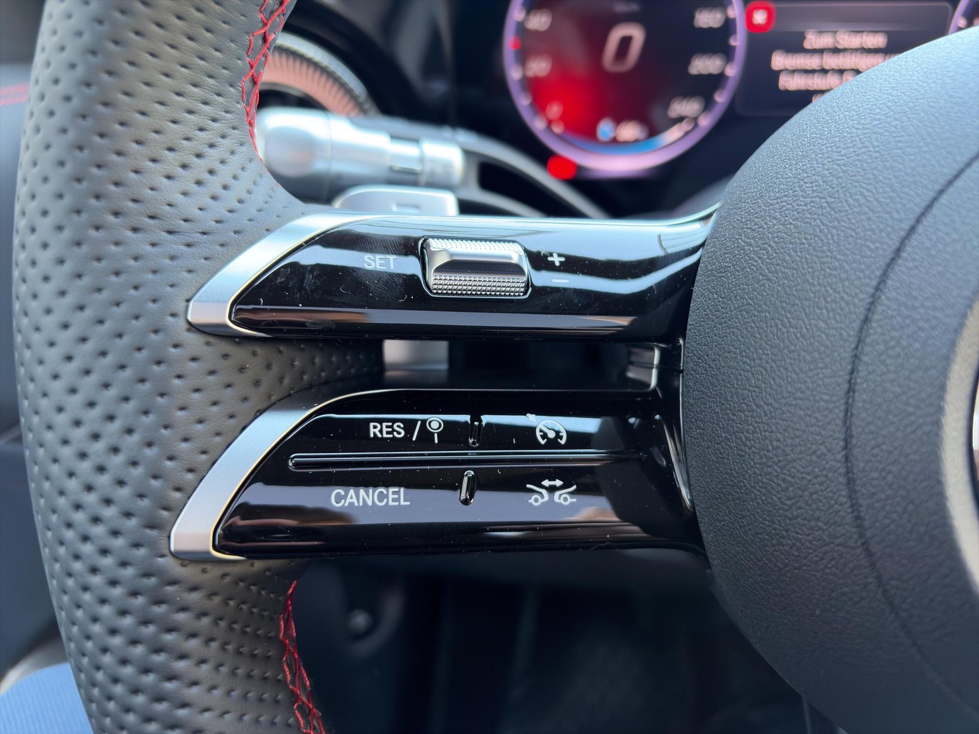 MERCEDES-BENZ GLB 350 4matic-image-9