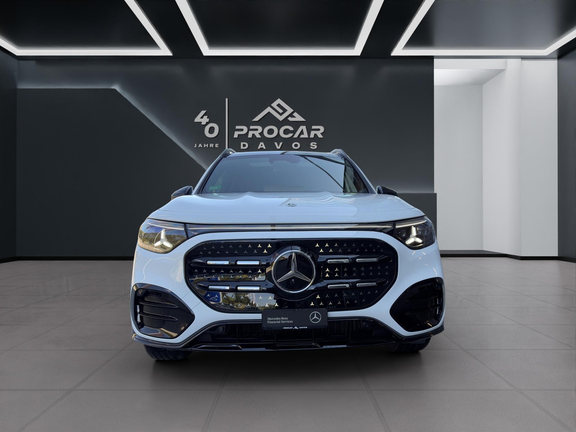 MERCEDES-BENZ GLB 350 4matic-image-2