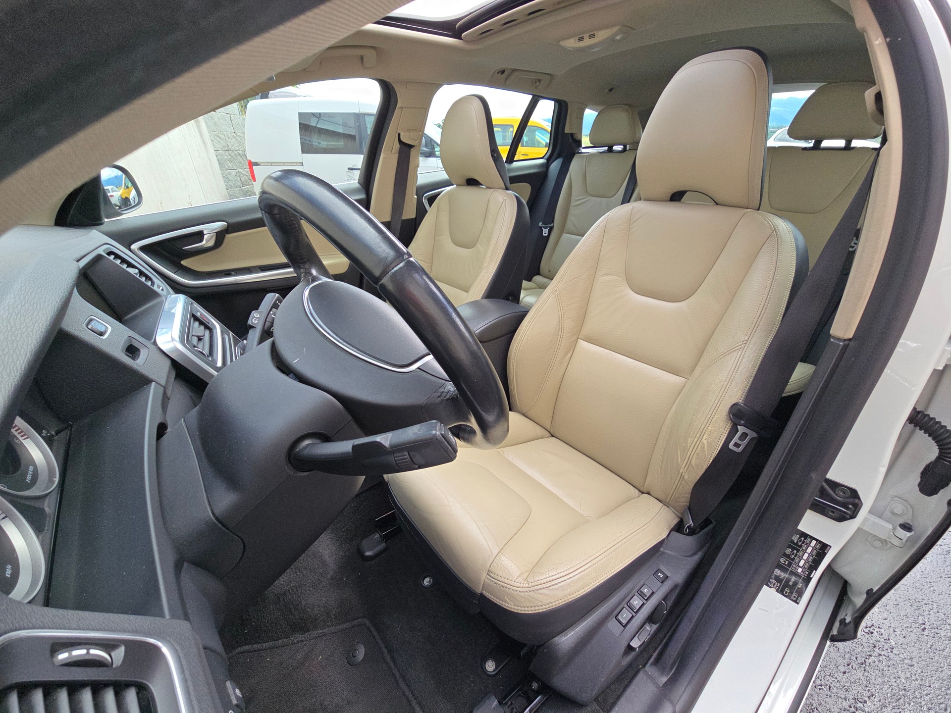 VOLVO V60 D3 Momentum-image-13