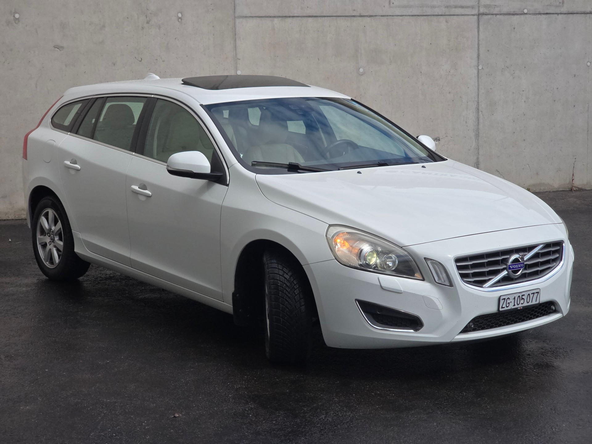 VOLVO V60 D3 Momentum-image-2