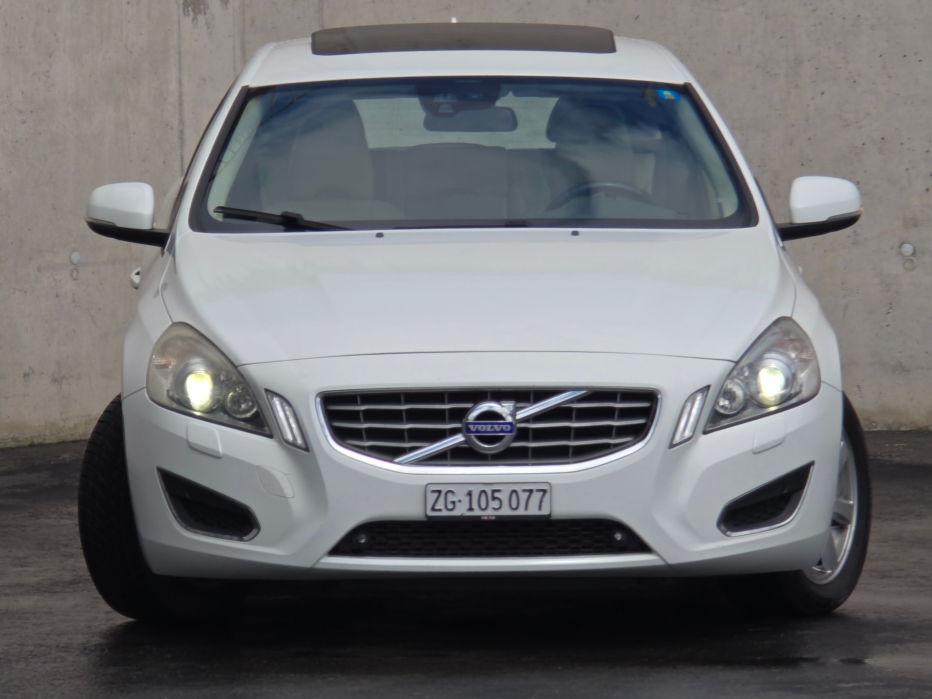 VOLVO V60 D3 Momentum-image-1