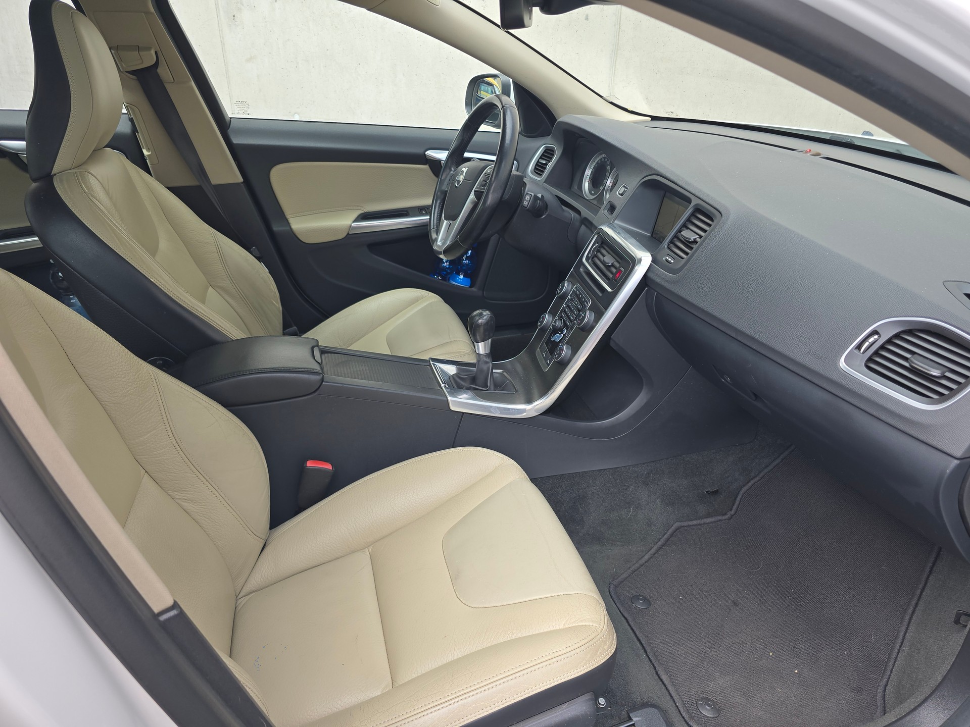 VOLVO V60 D3 Momentum-image-10