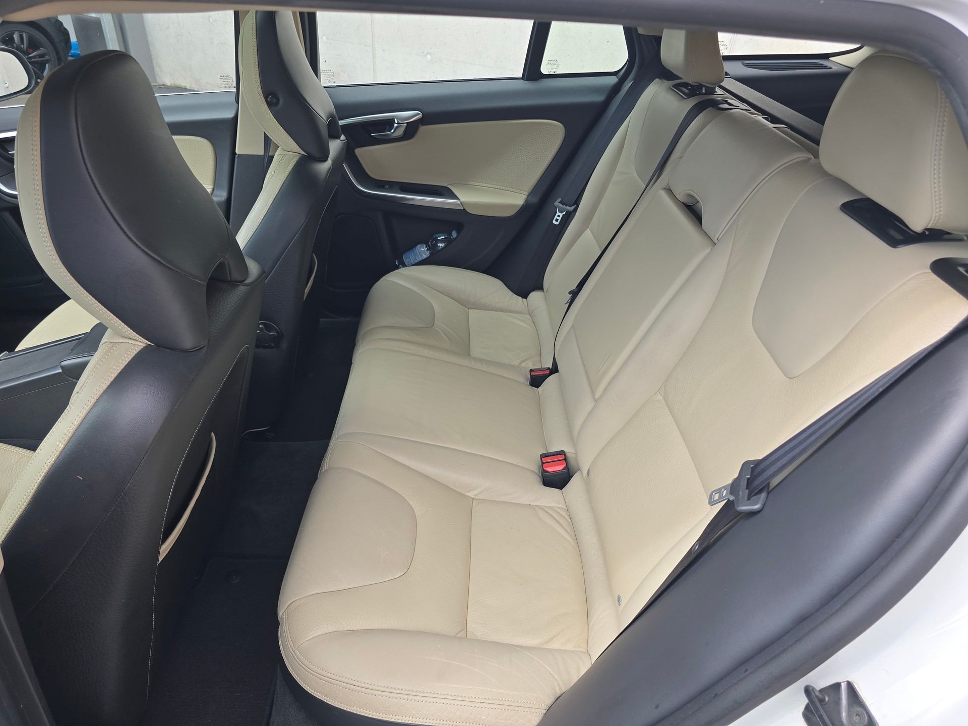 VOLVO V60 D3 Momentum-image-3