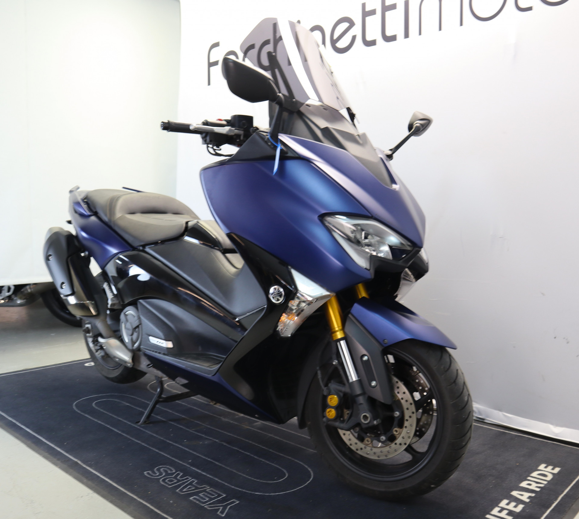 YAMAHA TMax 530 DX-image-1