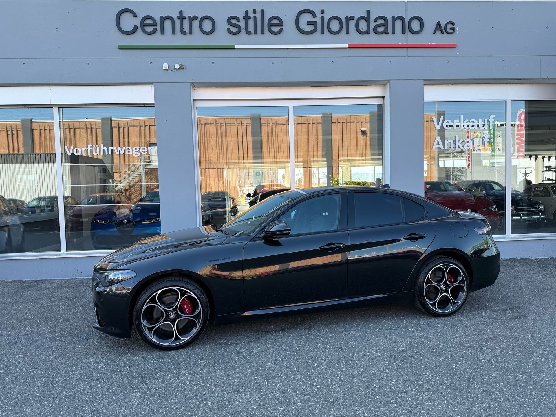 ALFA ROMEO Giulia 2.0 Competizione 280PS Q4 AT8 MY23/24-showroom-element-1