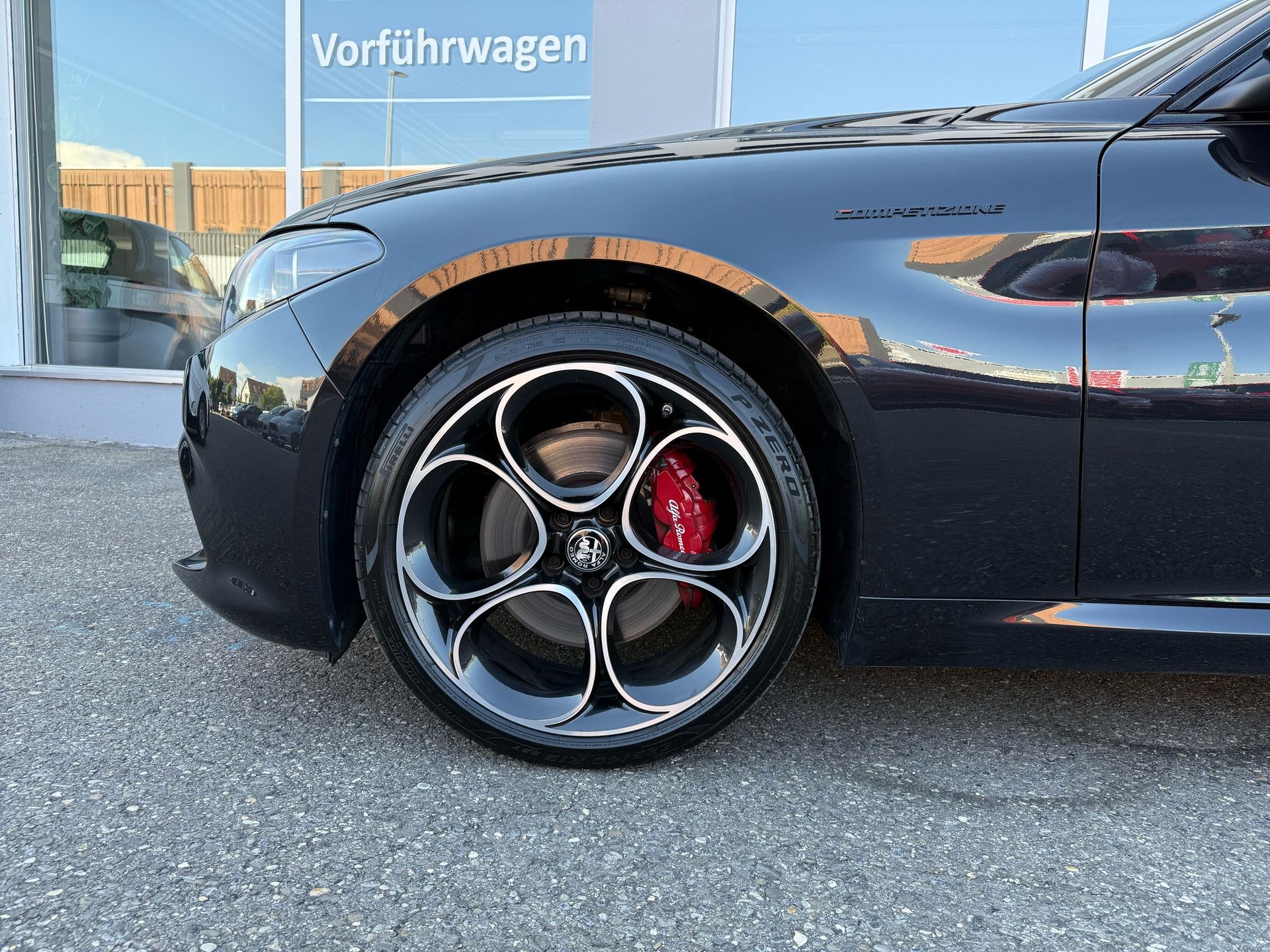 ALFA ROMEO Giulia 2.0 Competizione 280PS Q4 AT8 MY23/24-image-6