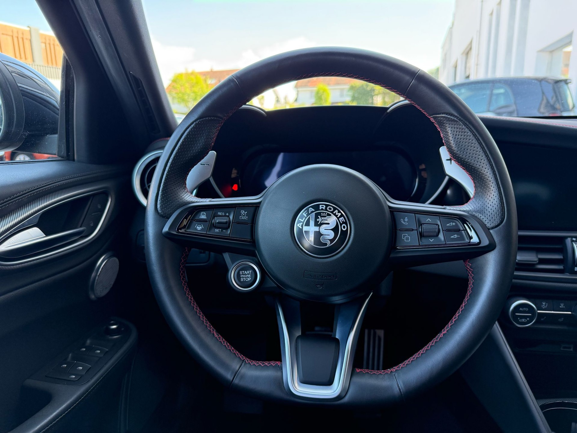 ALFA ROMEO Giulia 2.0 Competizione 280PS Q4 AT8 MY23/24-image-10