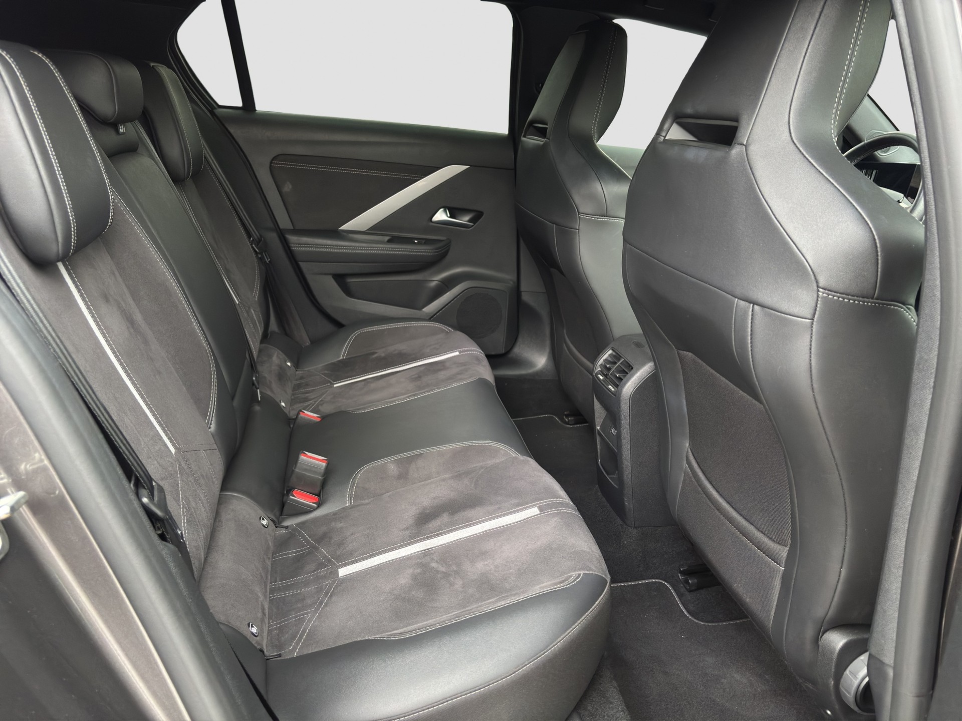 OPEL Astra 1.6 PHEV Turbo GSe A-image-14