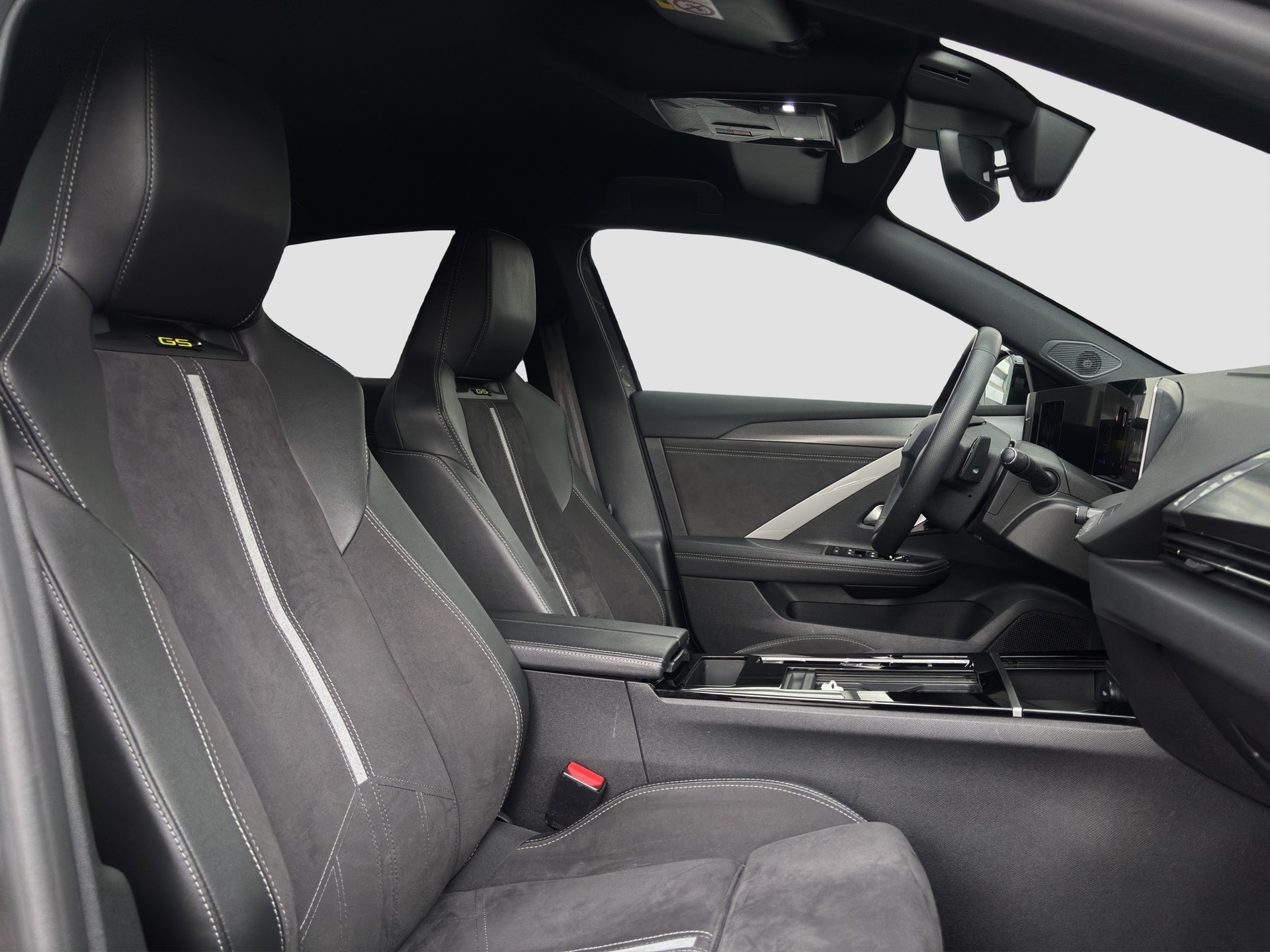 OPEL Astra 1.6 PHEV Turbo GSe A-image-13