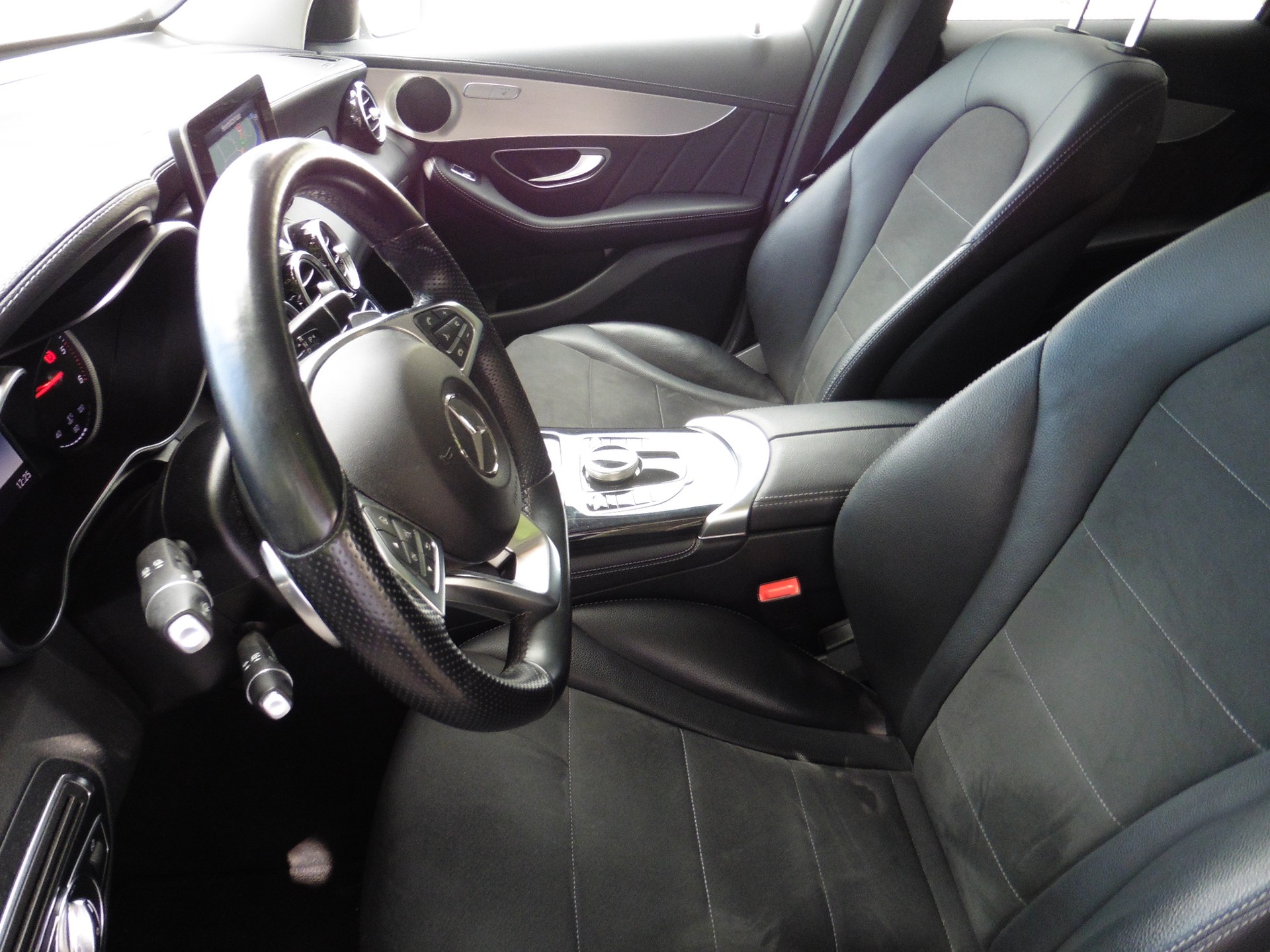 MERCEDES-BENZ GLC 250 d AMG Line 4Matic 9G-Tronic-image-14