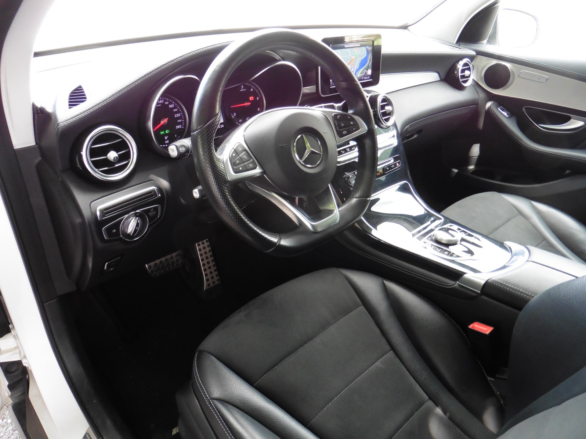 MERCEDES-BENZ GLC 250 d AMG Line 4Matic 9G-Tronic-image-8