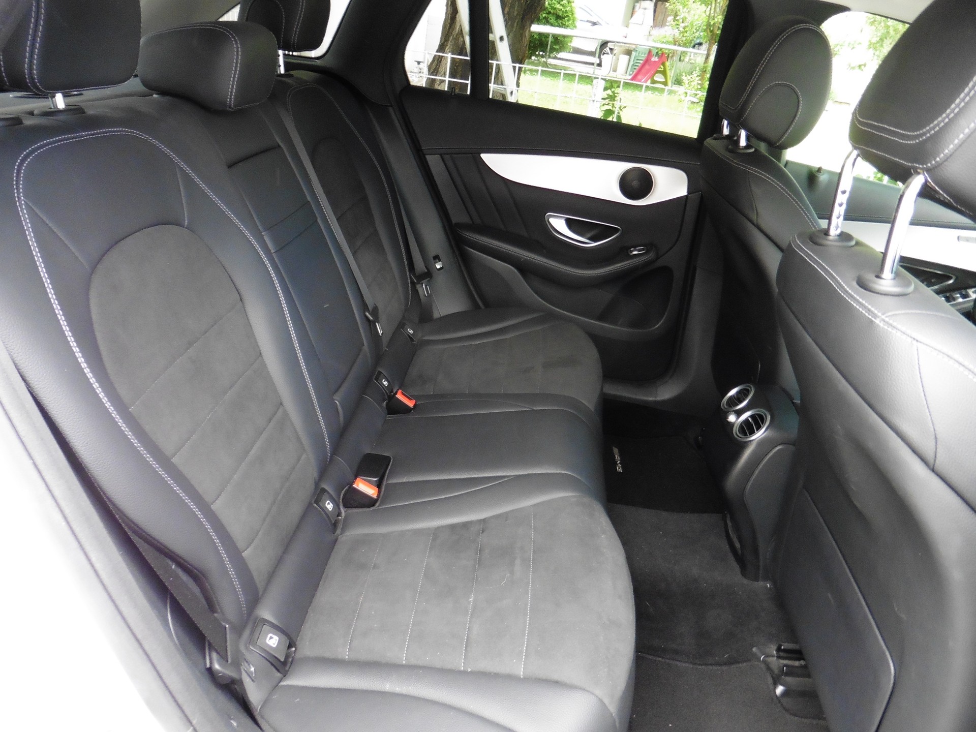 MERCEDES-BENZ GLC 250 d AMG Line 4Matic 9G-Tronic-image-15