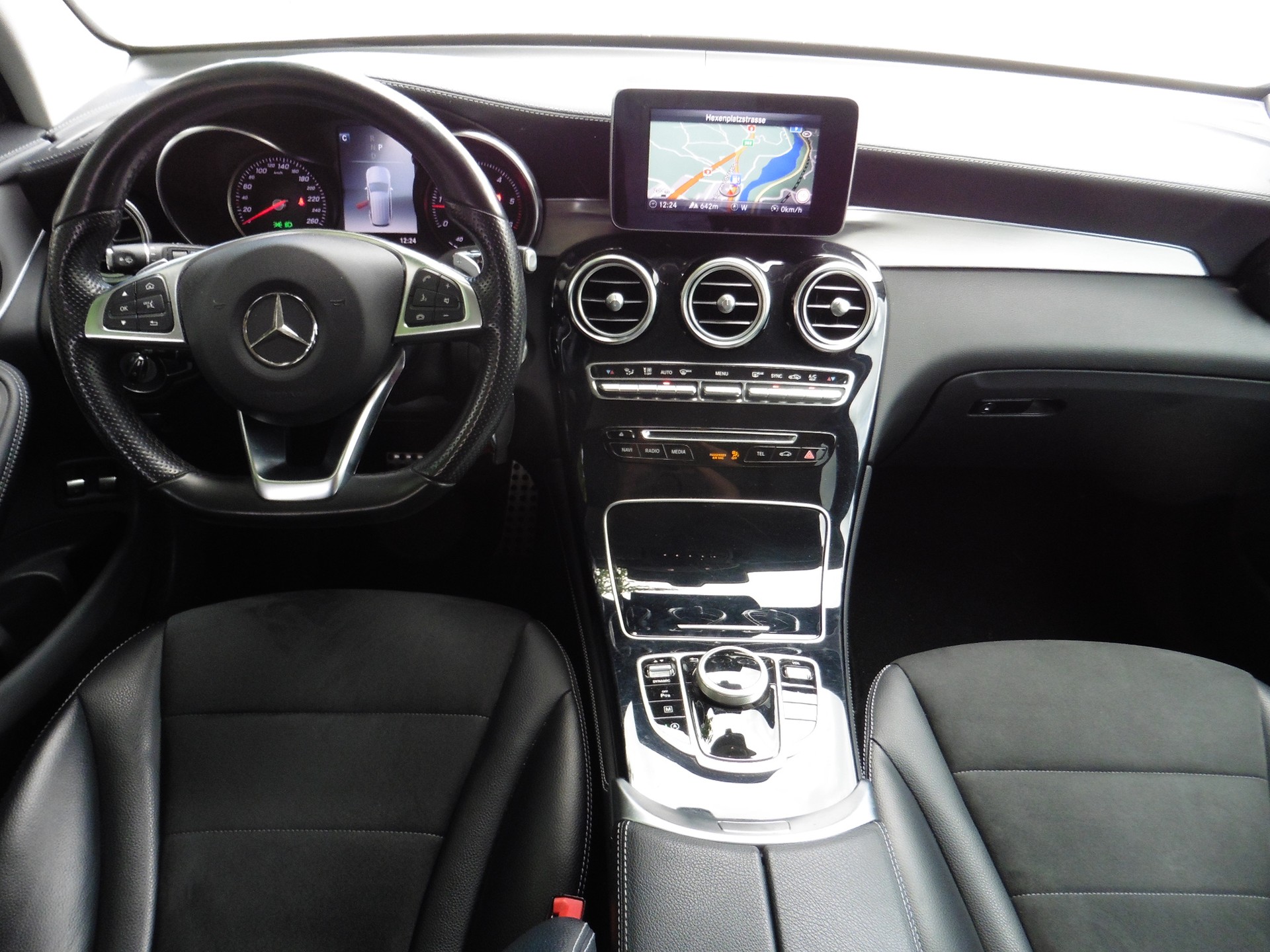 MERCEDES-BENZ GLC 250 d AMG Line 4Matic 9G-Tronic-image-6
