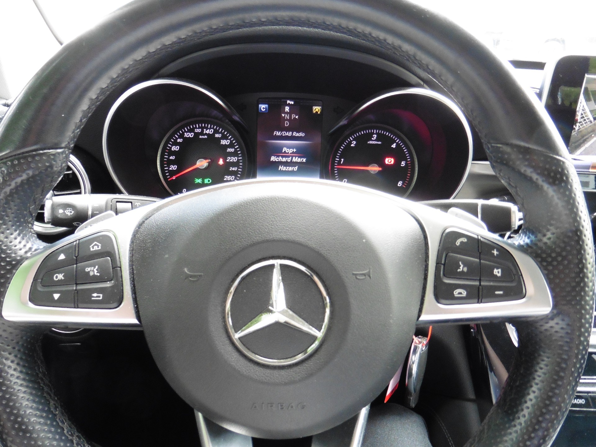 MERCEDES-BENZ GLC 250 d AMG Line 4Matic 9G-Tronic-image-11