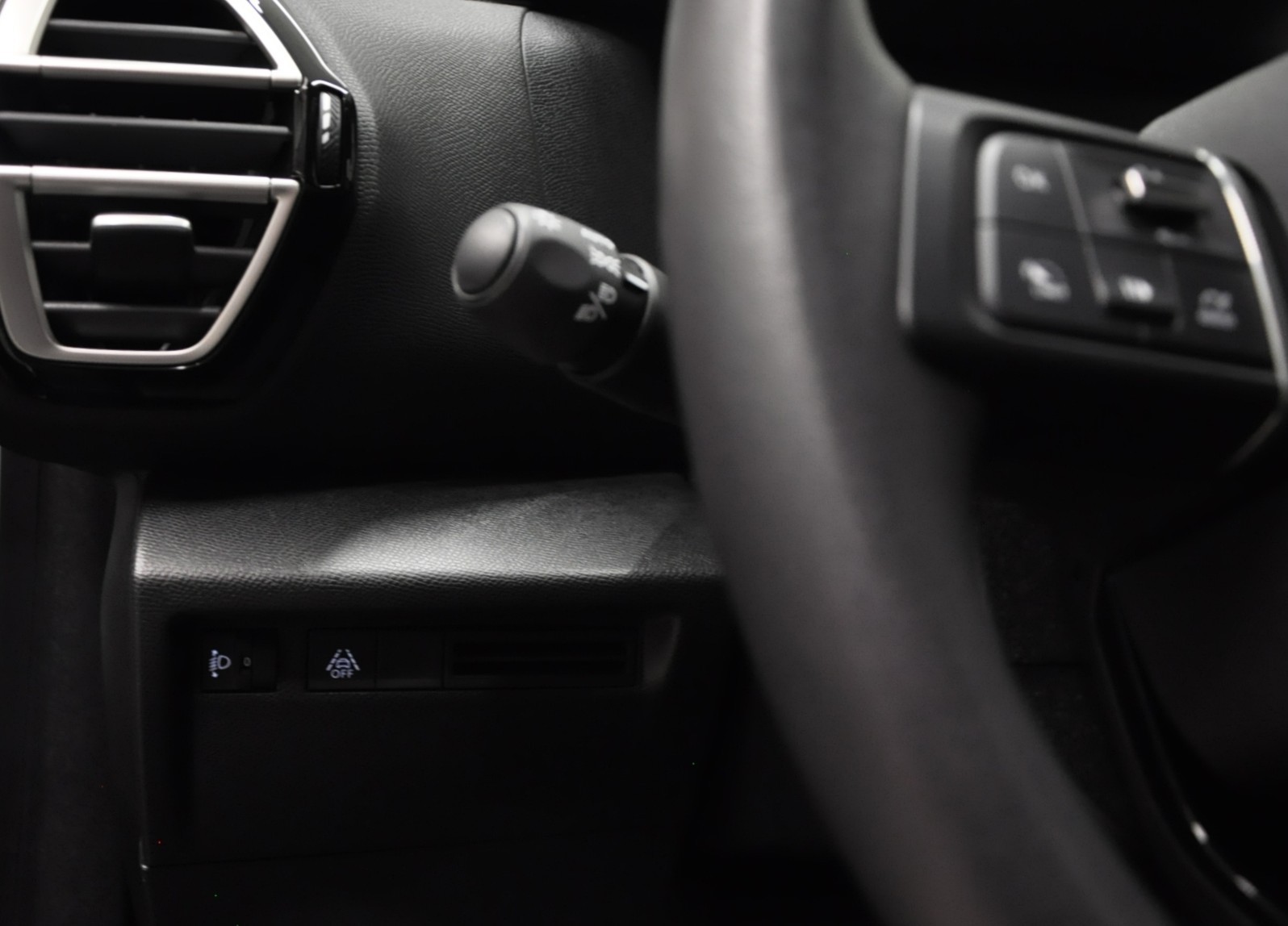 CITROEN C4 1.2 130 Plus EAT8-image-22