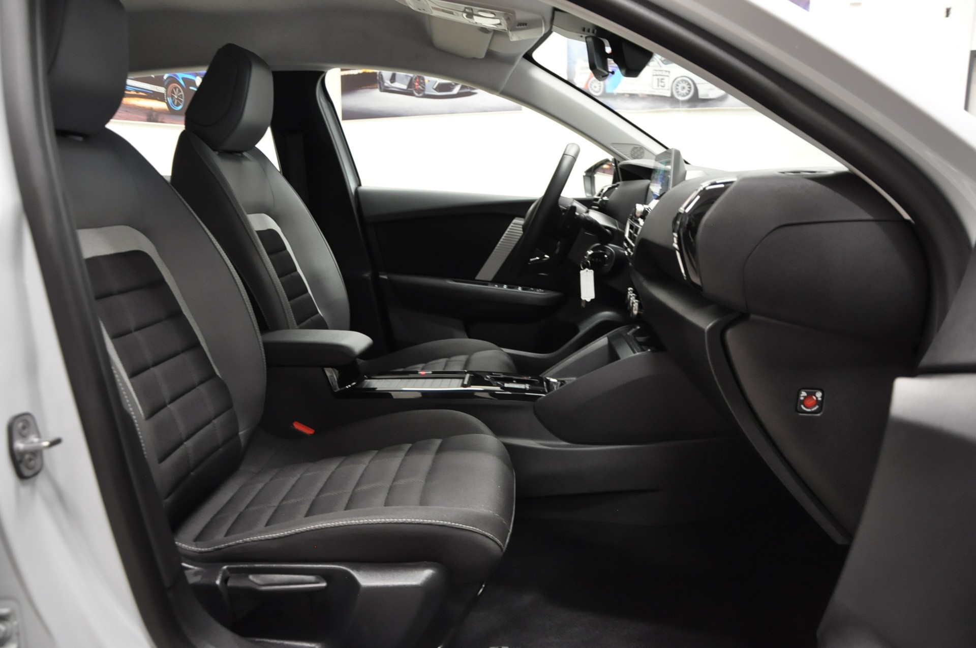 CITROEN C4 1.2 130 Plus EAT8-image-14