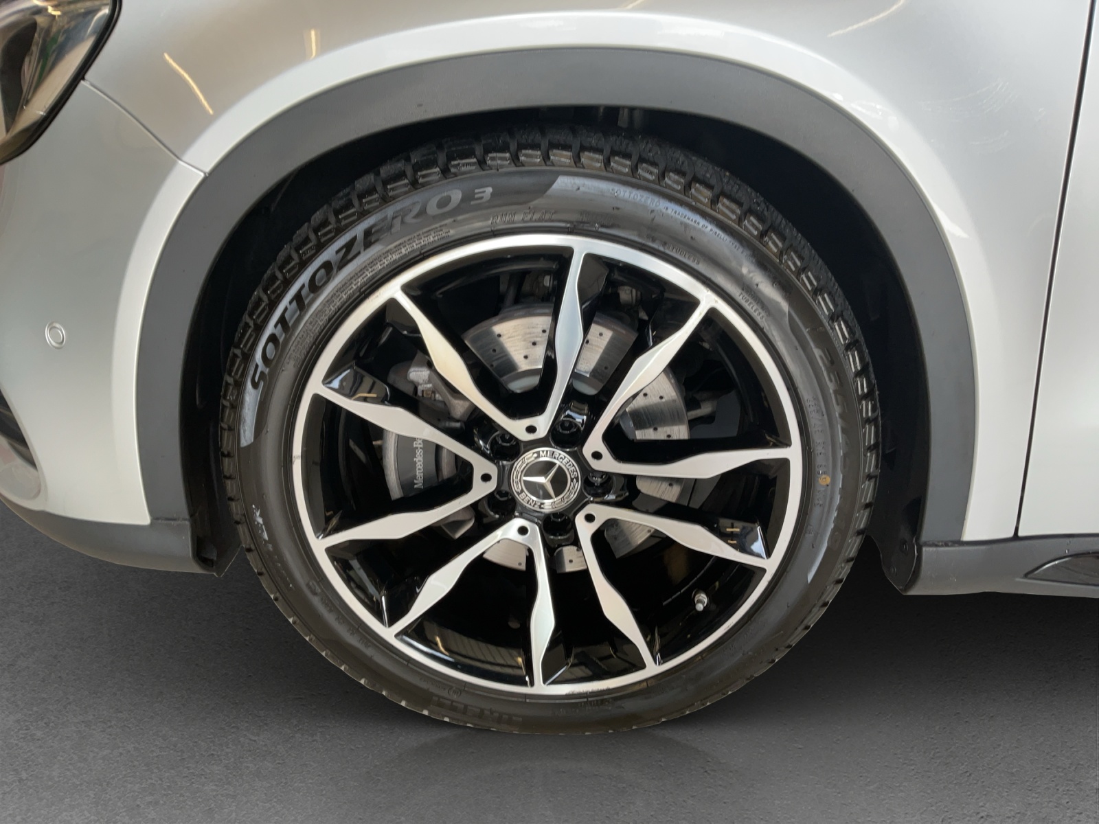 MERCEDES-BENZ GLA 220 AMG Line 4Matic-image-5