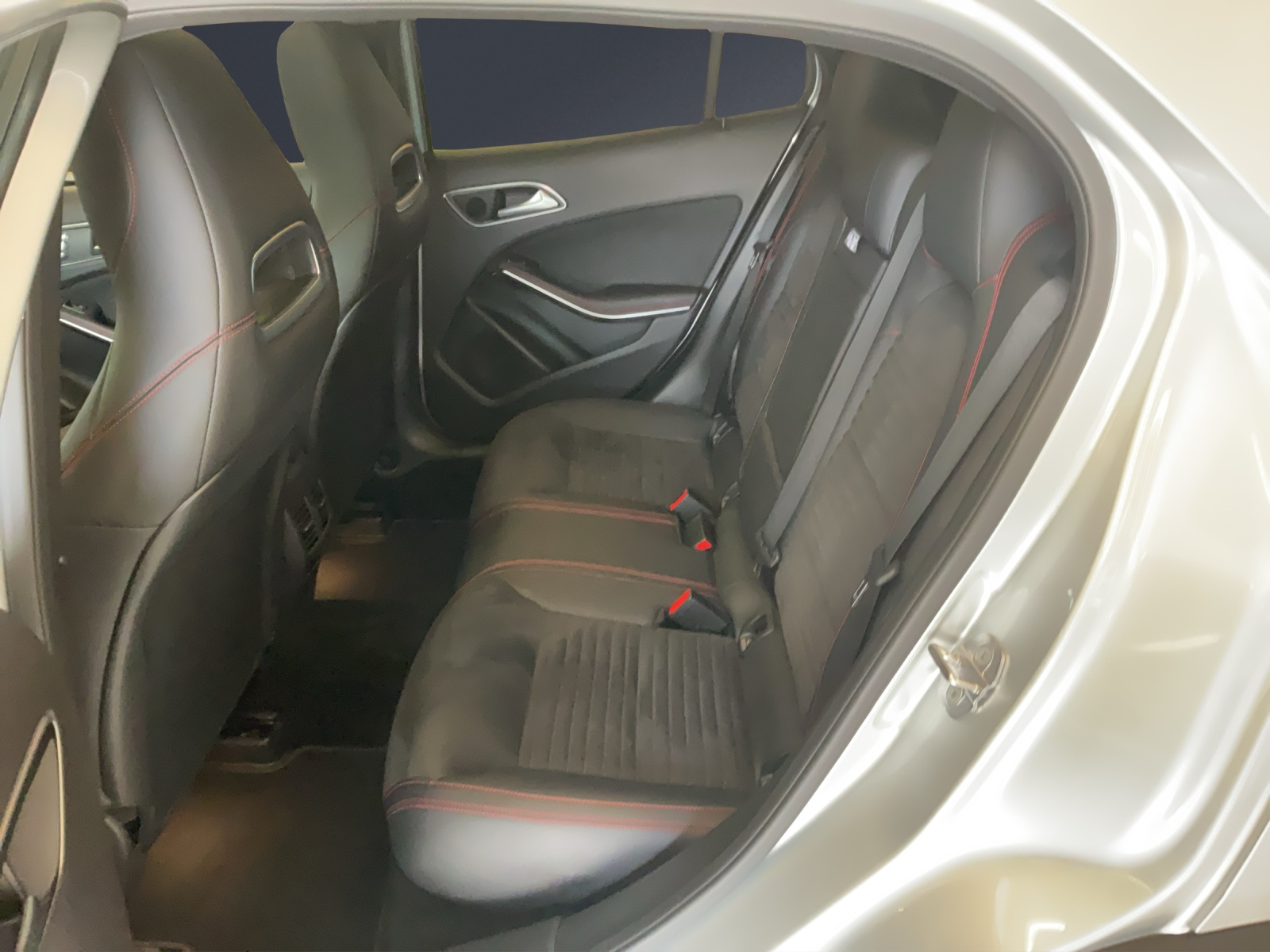 MERCEDES-BENZ GLA 220 AMG Line 4Matic-image-11