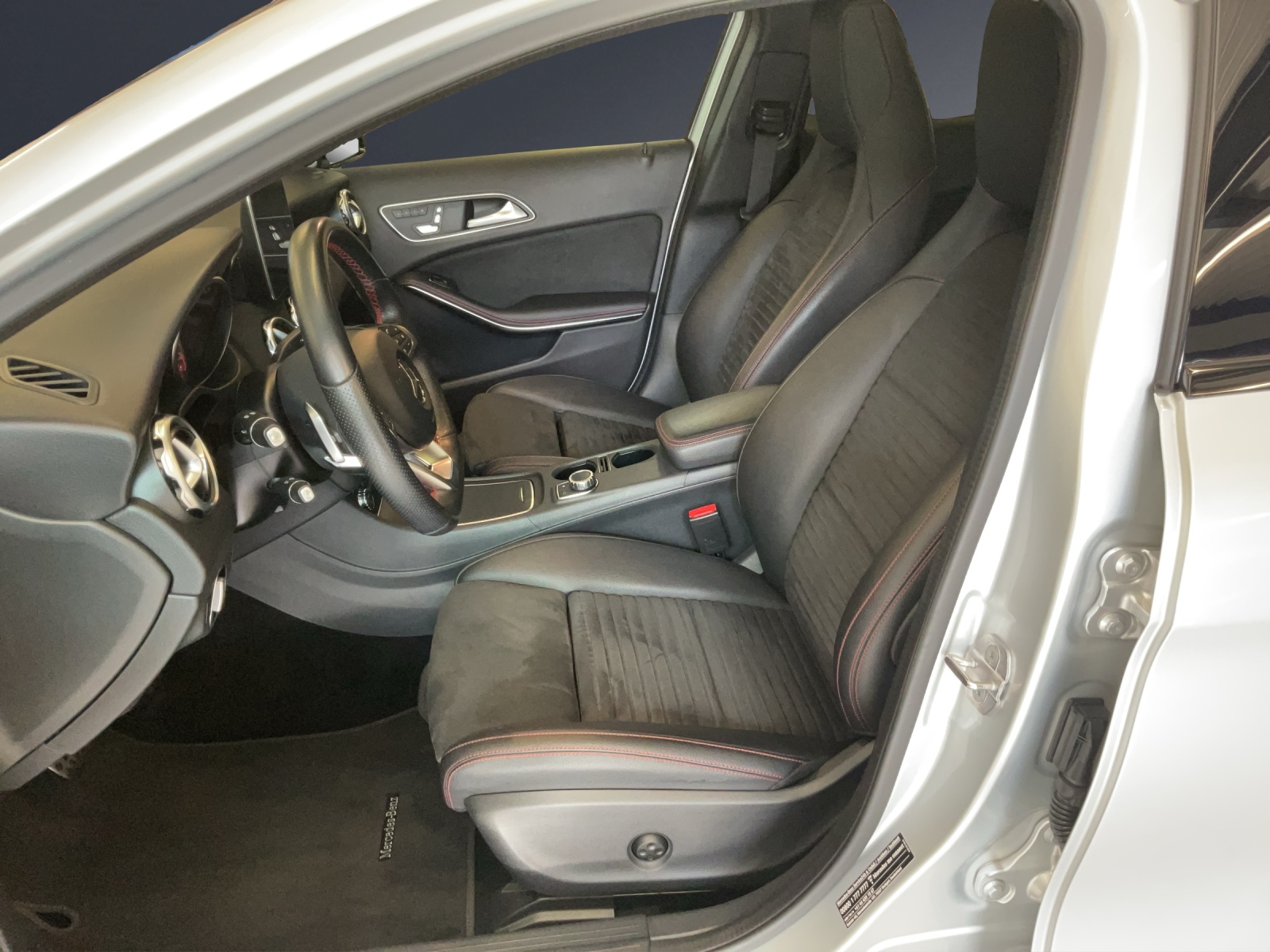 MERCEDES-BENZ GLA 220 AMG Line 4Matic-image-6