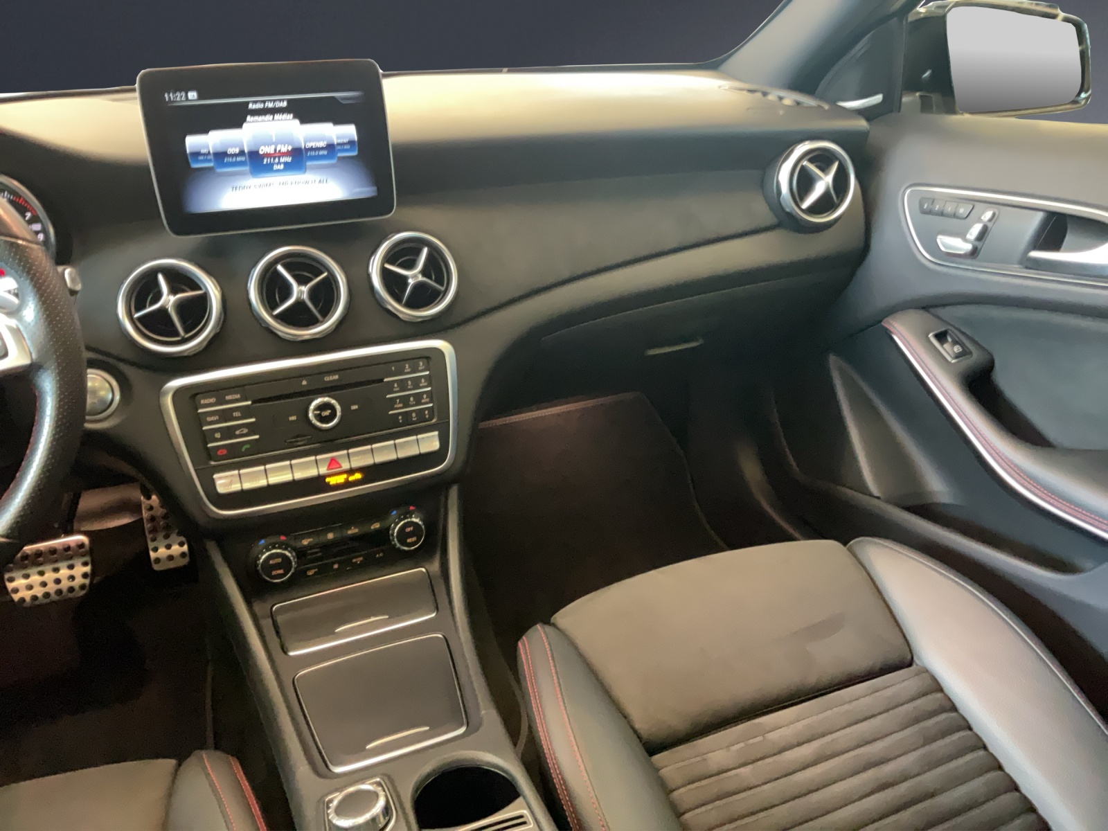 MERCEDES-BENZ GLA 220 AMG Line 4Matic-image-10