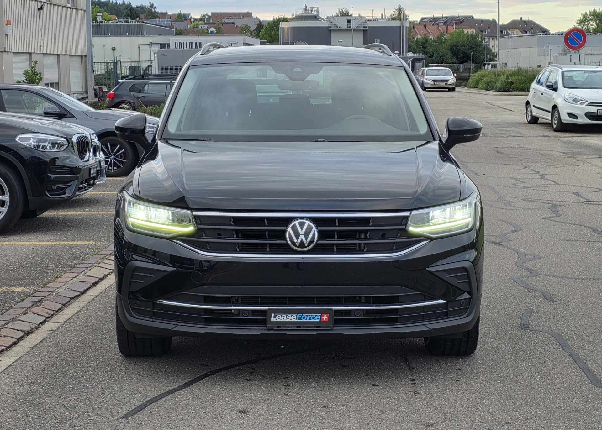 VW Tiguan 2.0 TDI SCR Life 4Motion DSG-image-2