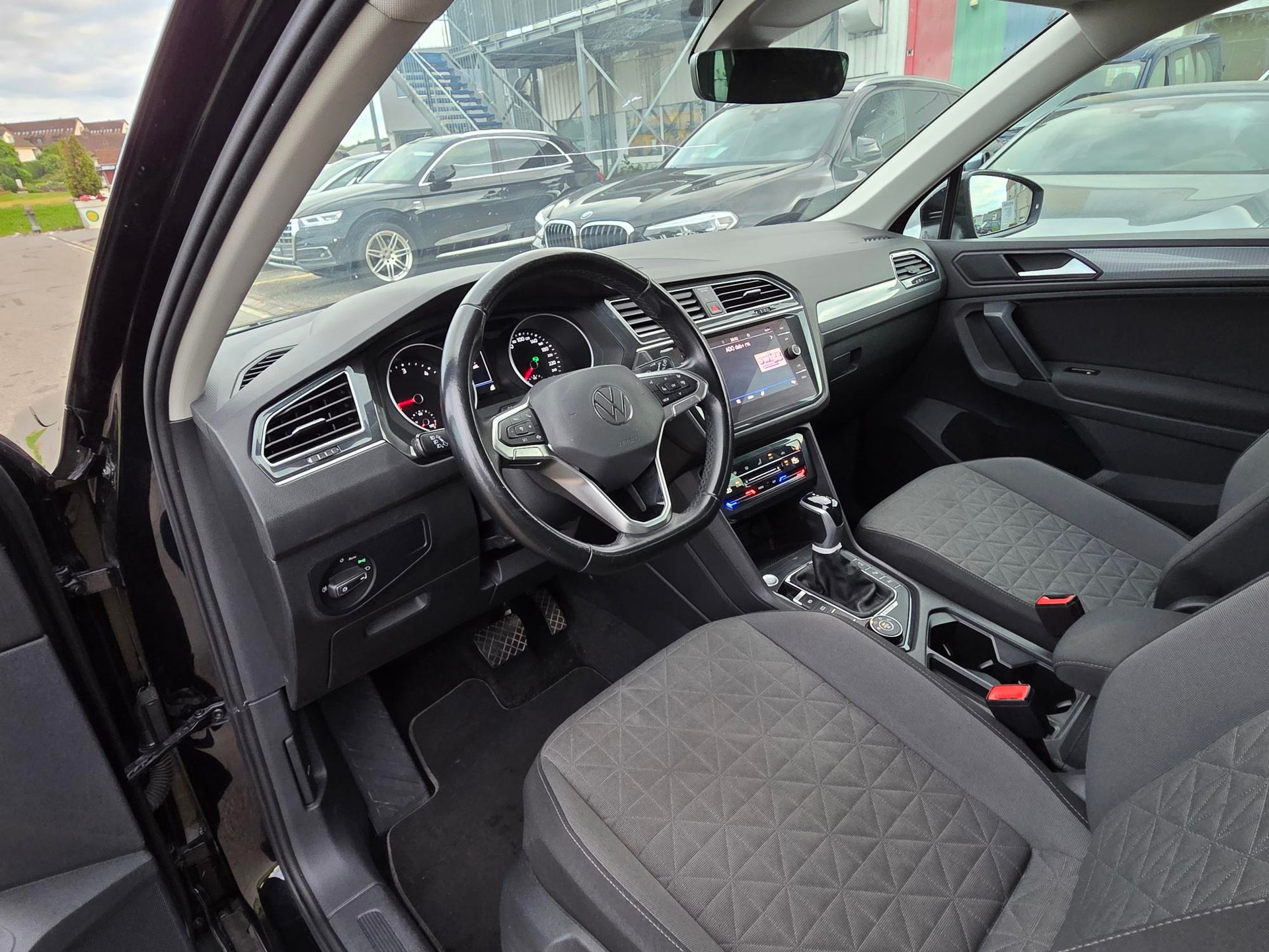 VW Tiguan 2.0 TDI SCR Life 4Motion DSG-image-8