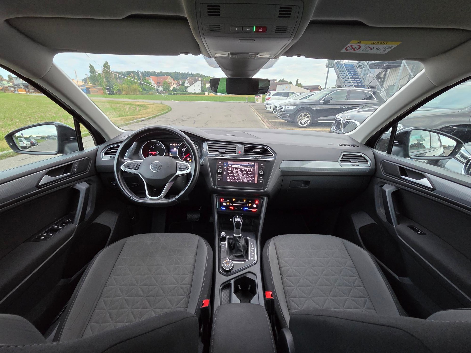 VW Tiguan 2.0 TDI SCR Life 4Motion DSG-image-6