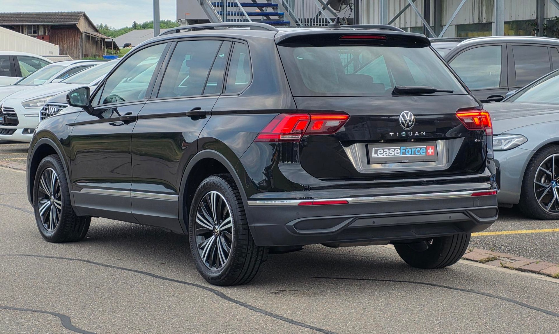 VW Tiguan 2.0 TDI SCR Life 4Motion DSG-image-4