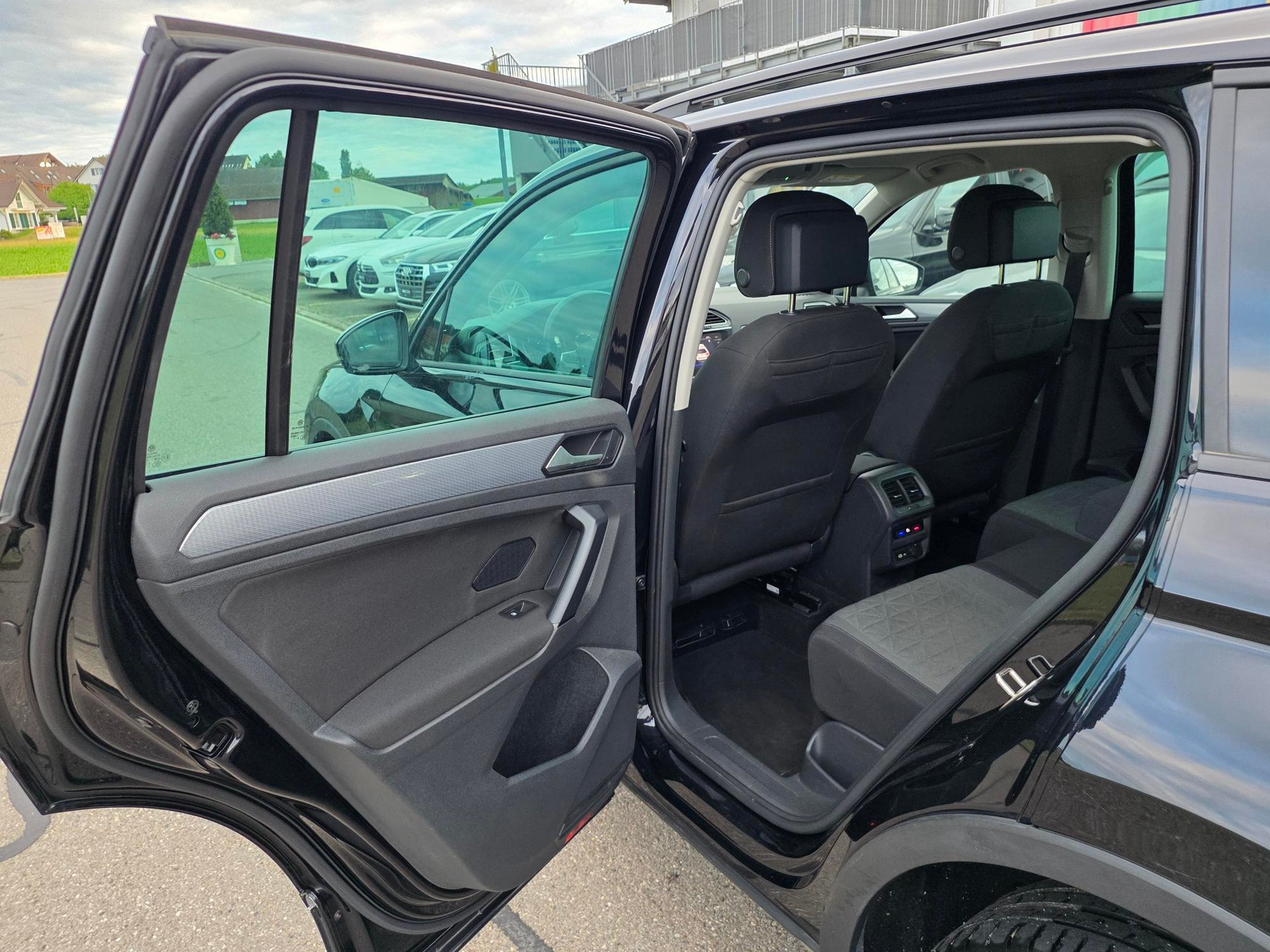 VW Tiguan 2.0 TDI SCR Life 4Motion DSG-image-12