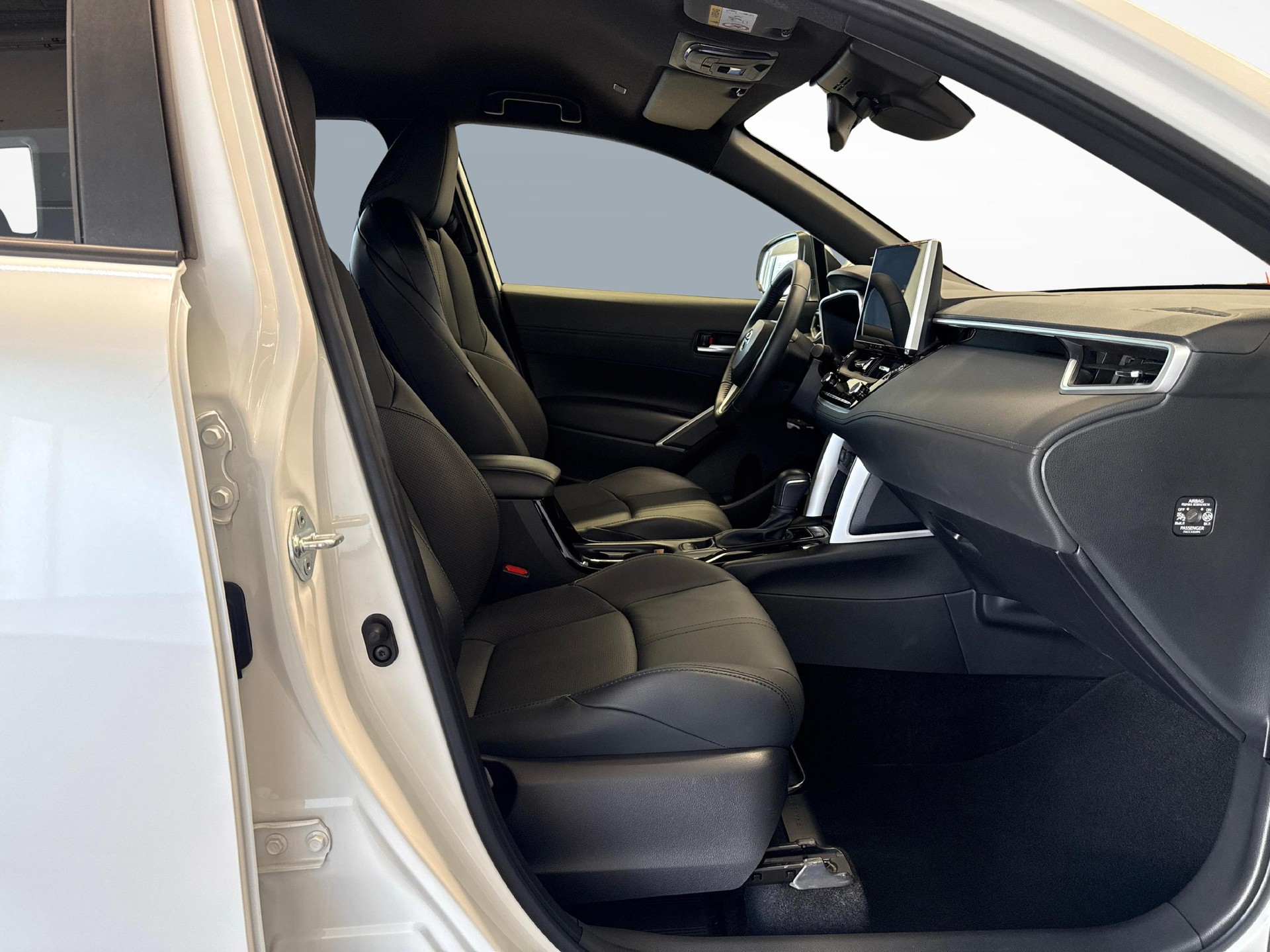 TOYOTA Corolla Cross 2.0 HSD Premium AWD-i + Gancio traino amovibile e Ruote invernali incluse-image-8