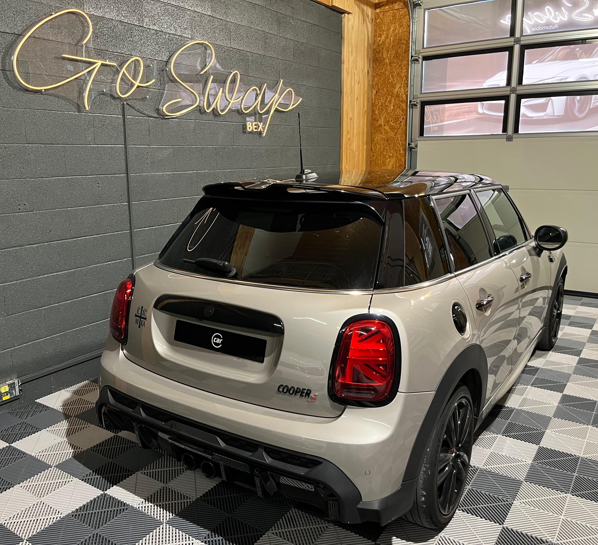 MINI Cooper S Steptronic DKG pack JCW-showroom-element-3